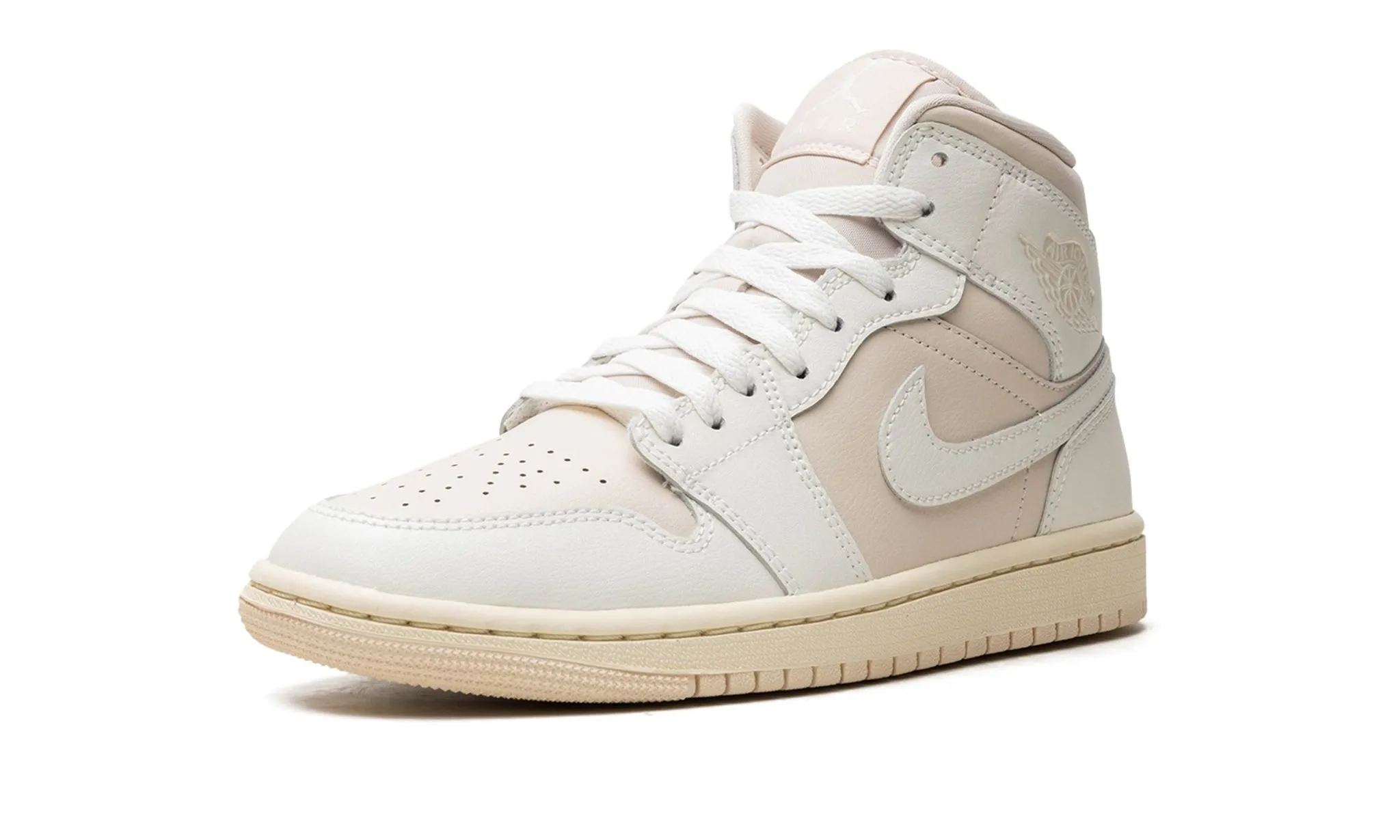 High-Quality Materials Celebrate Walk Wmns Air Jordan 1 Mid 'Legend Light Brown'