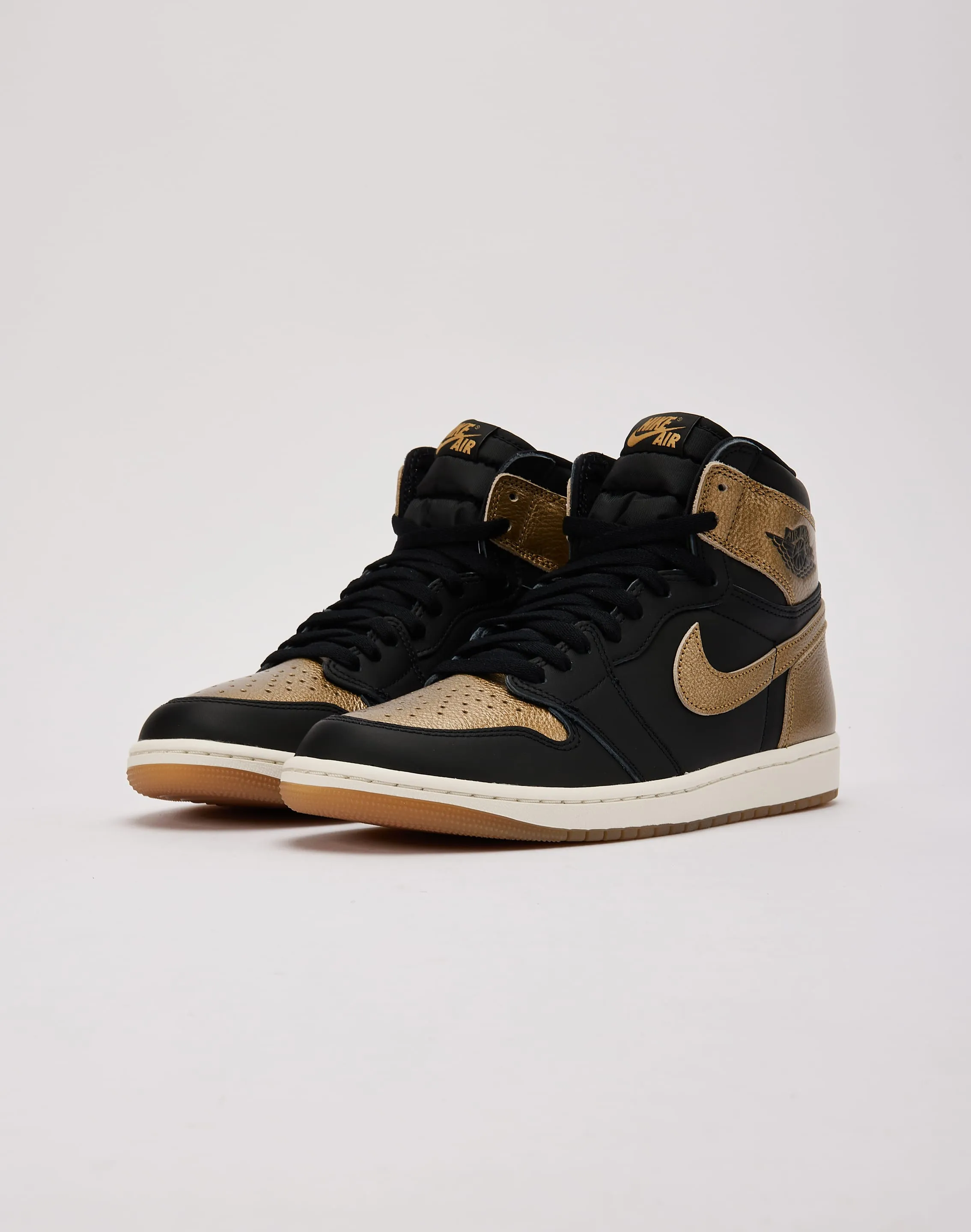Concert Mood Jordan Air Jordan 1 Retro High OG 'Black And Gold'