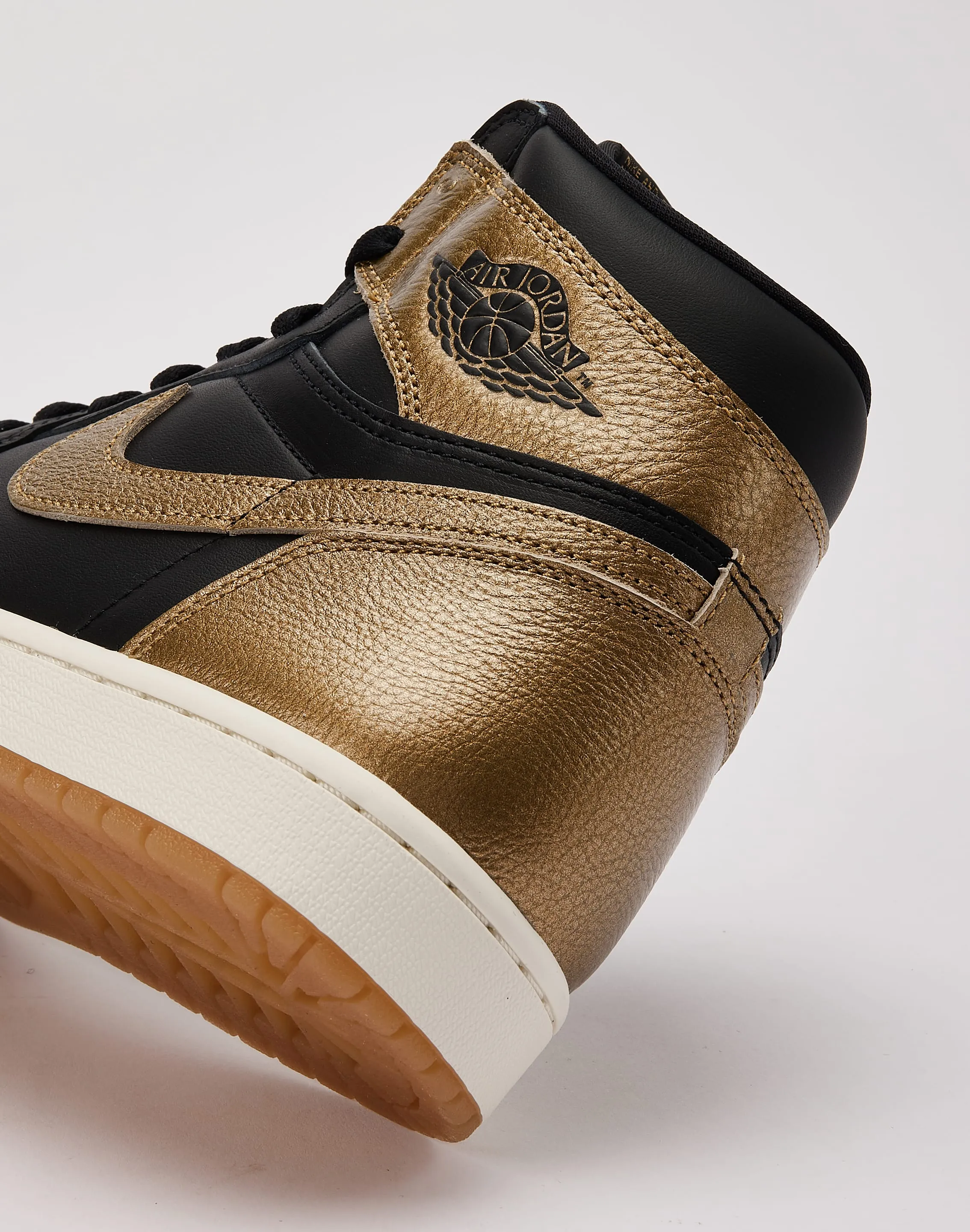 Jordan Air Jordan 1 Retro High OG 'Black And Gold' Pastel tone Peace Mood