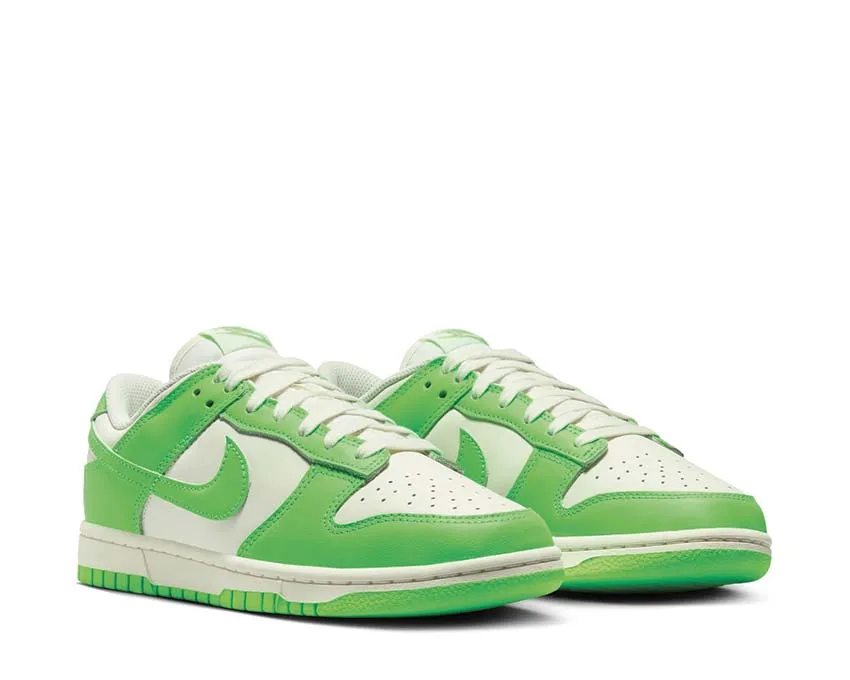 Nike Dunk Low W "Green Strike" Party Ready night stroll