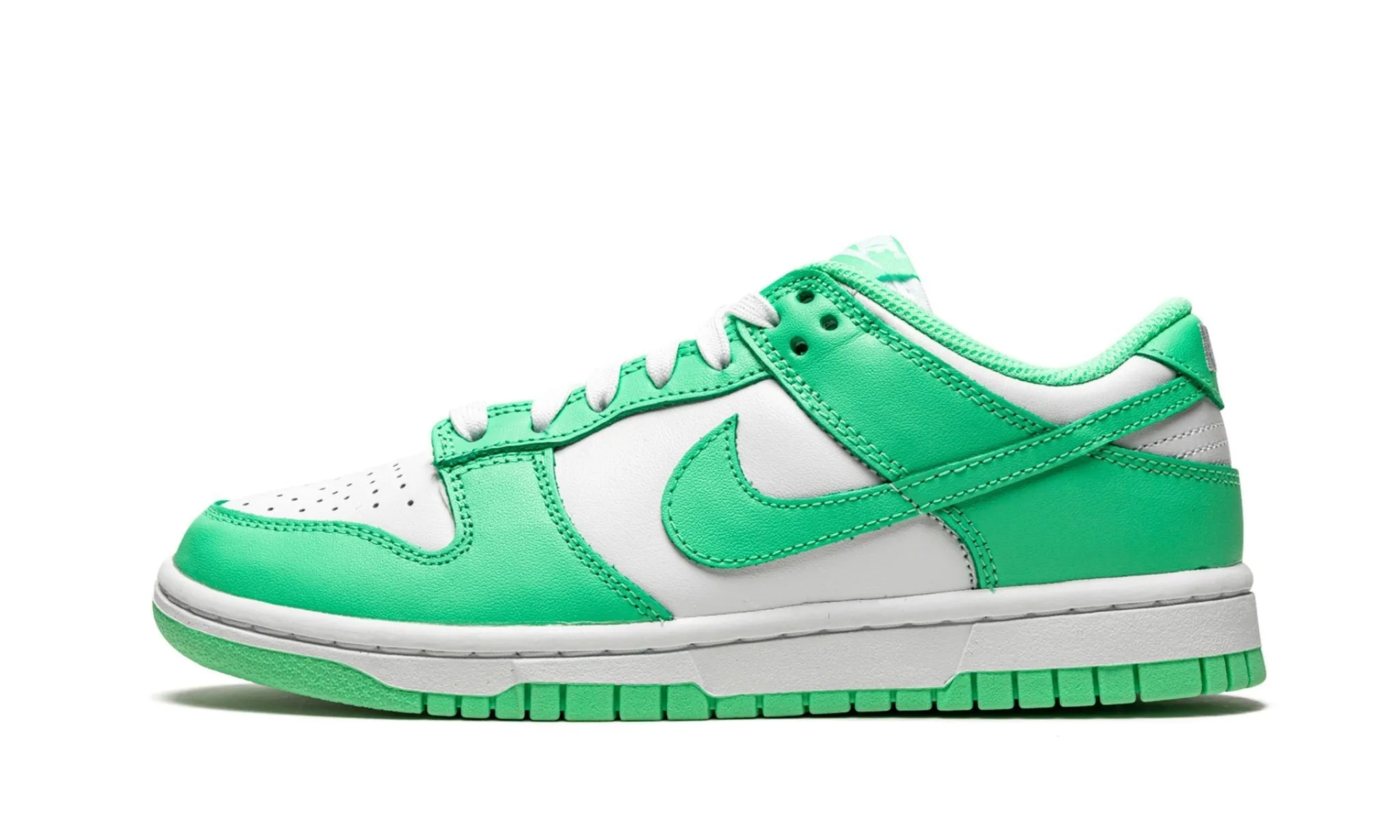comfort features Sport Look Nike Dunk Low "Green Glow" Women's