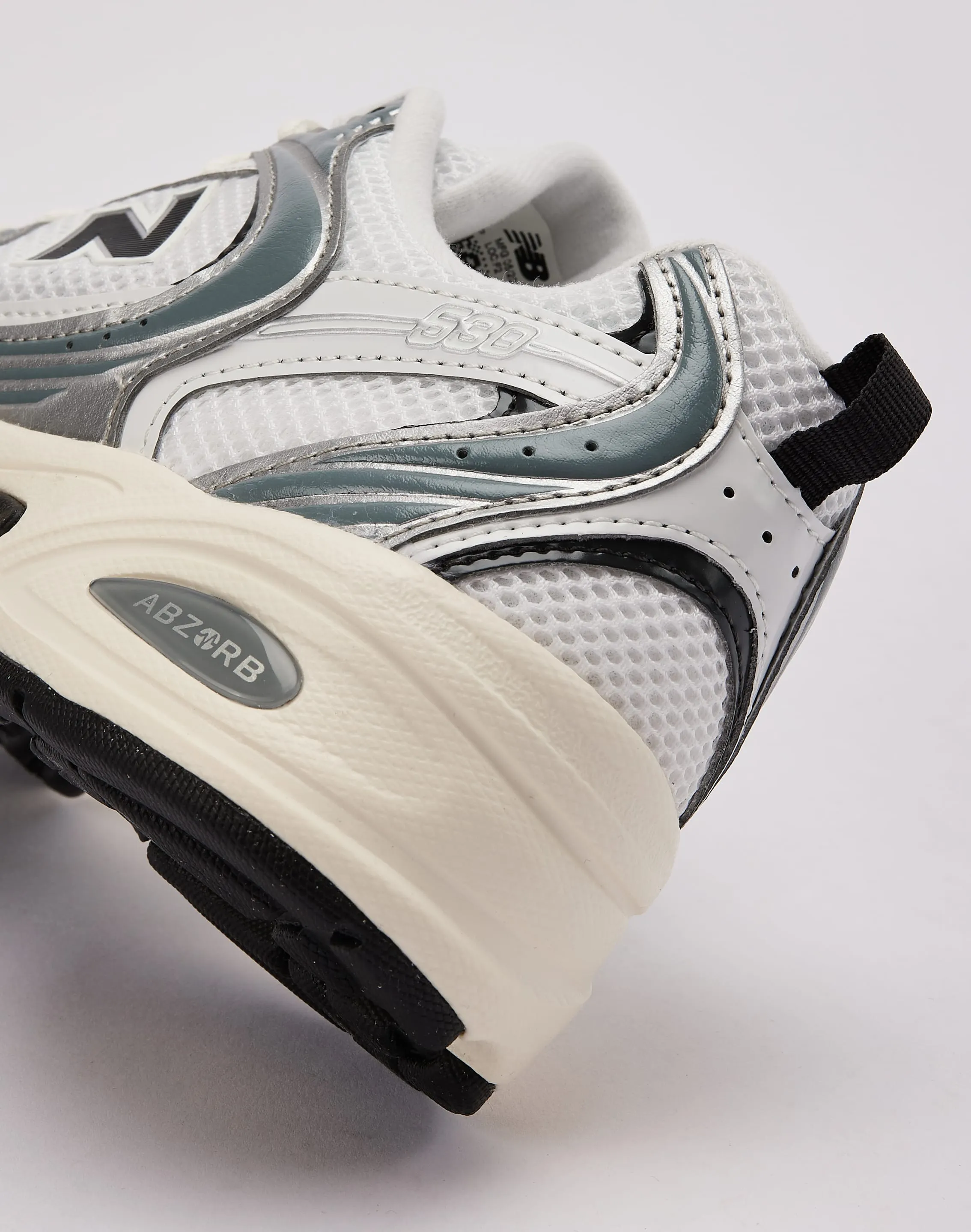 Sleek Frame New Balance 530