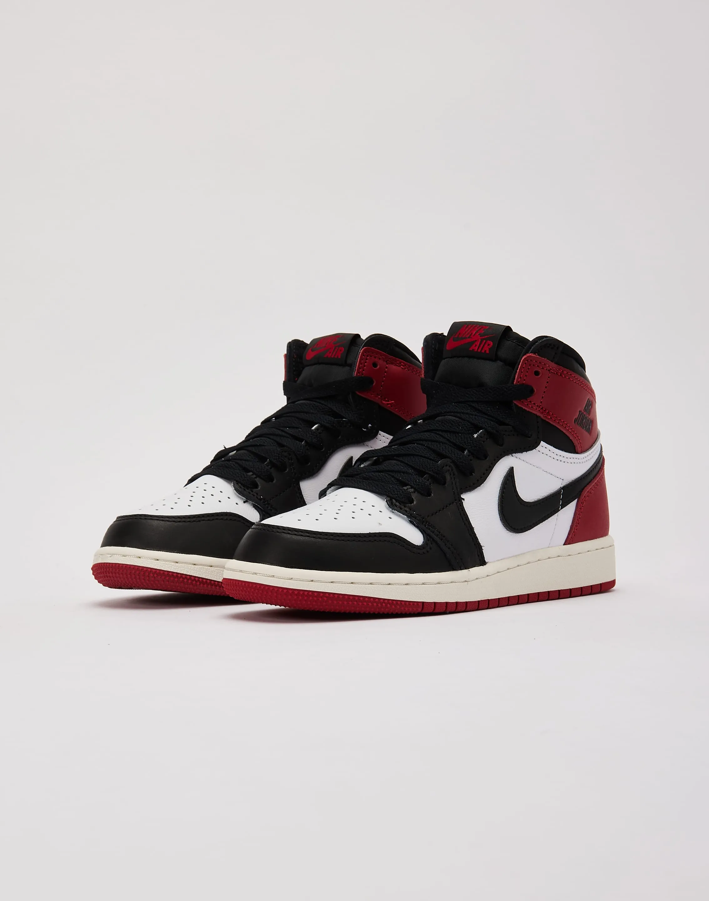 Jordan Air Jordan 1 Retro High OG 'Black Toe Reimagined' Grade-School Gloss Mood World Step