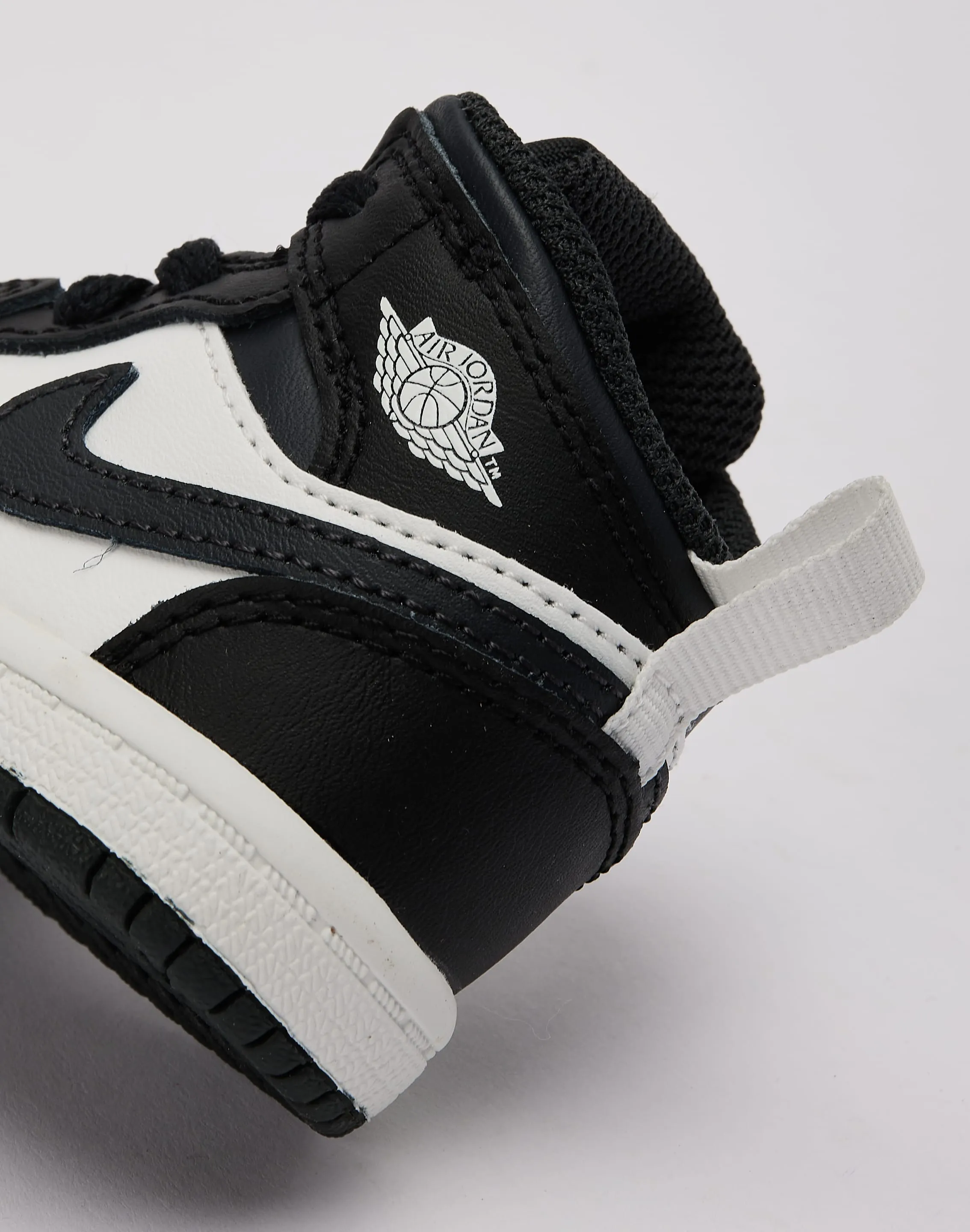 Hill Walk Jordan Air Jordan 1 Mid Toddler