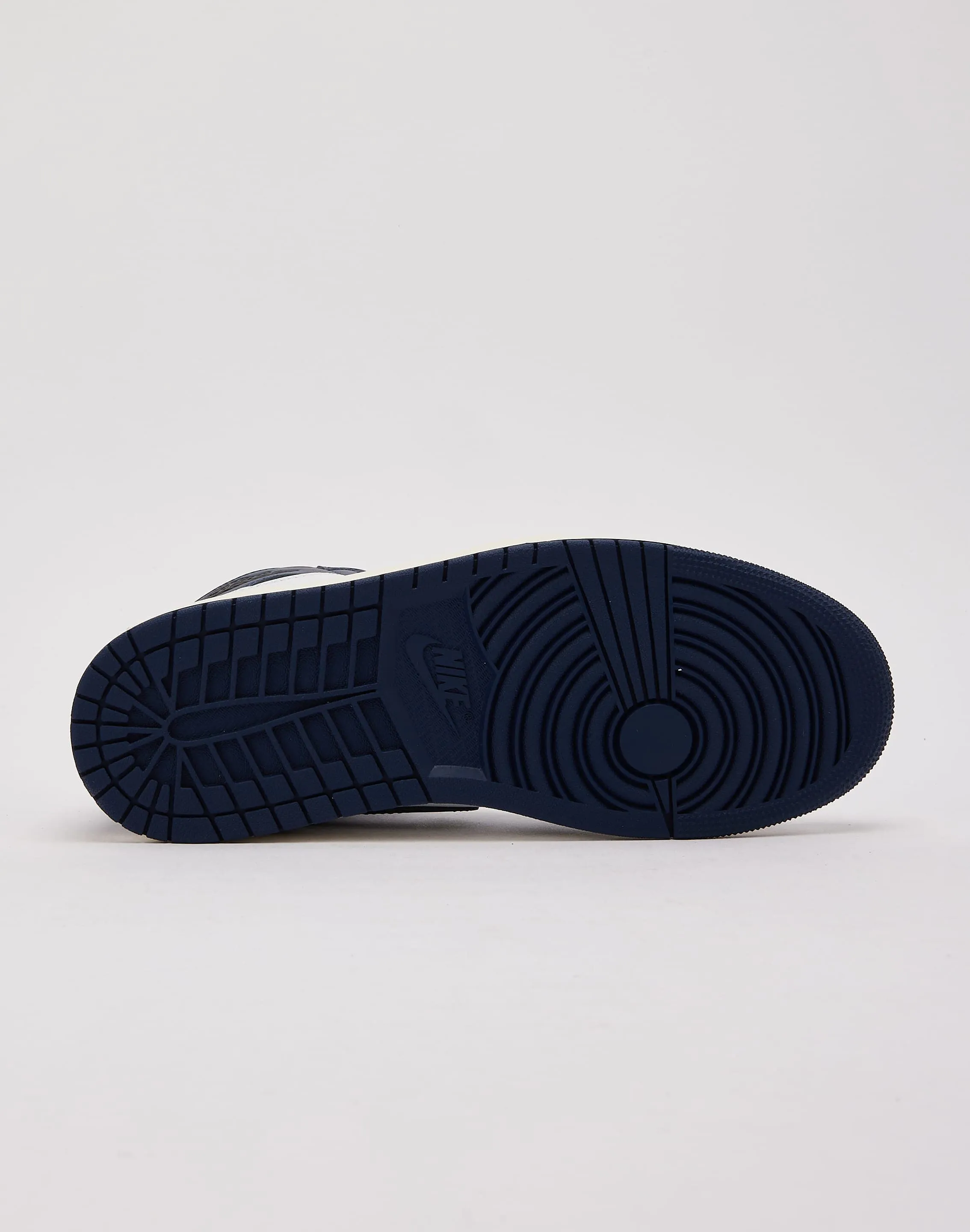 Field Walk Jordan Air Jordan 1 Retro High OG 'Midnight Navy'