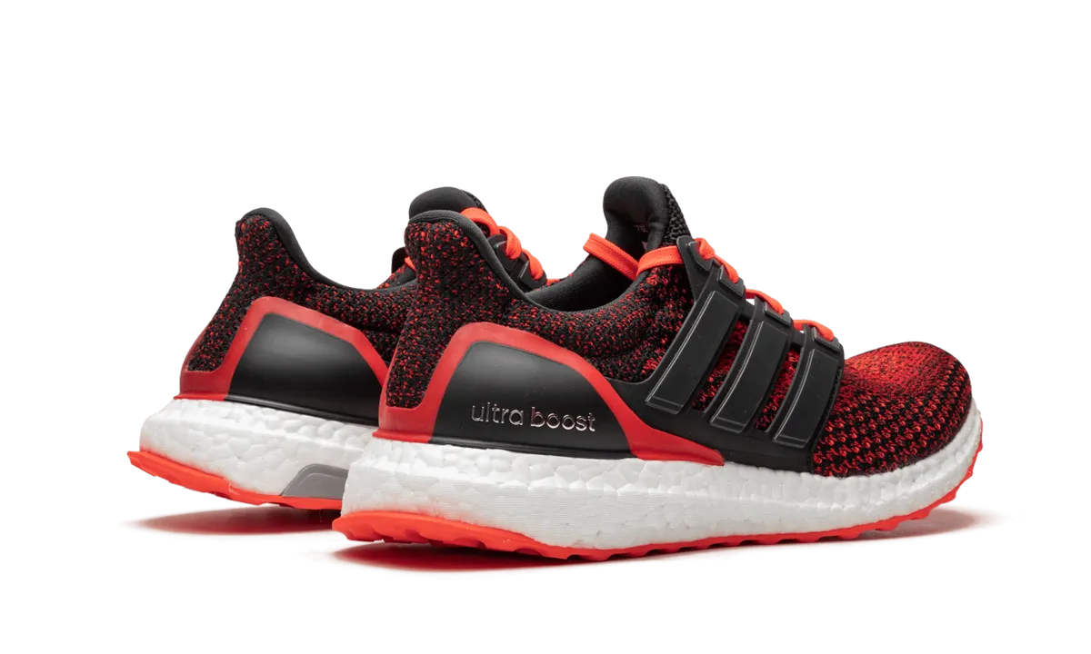 UltraBOOST m Cliff Hike