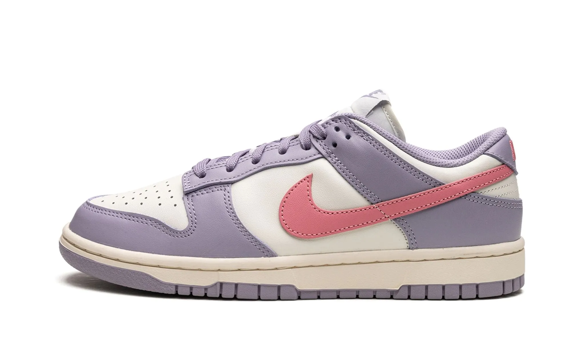 Relaxed Walk Nike Dunk Low "Indigo Haze" Women's