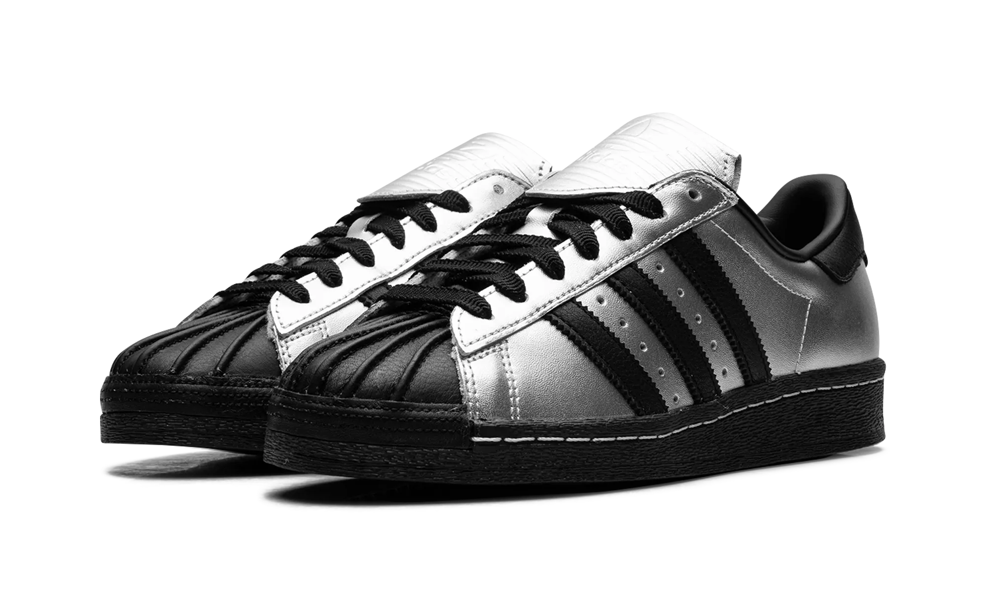 Superstar 82 WMNS "Metallic Silver Black" Foot Daily Light Hike