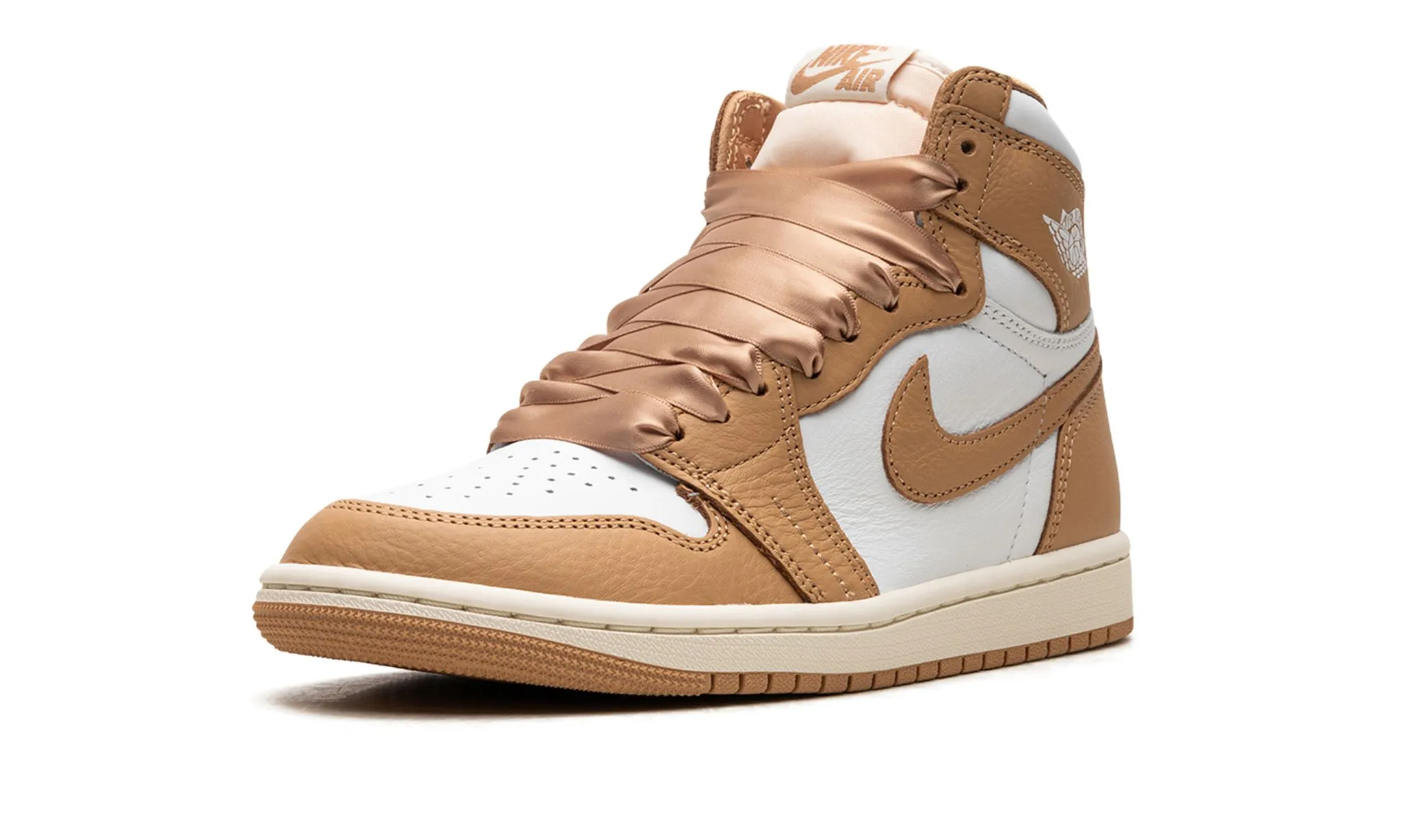 Air Jordan 1 Retro High OG Praline WMNS Foot alignment