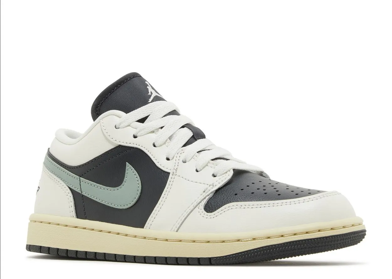 Air Jordan 1 Low Jade Smoke Zip Up Style