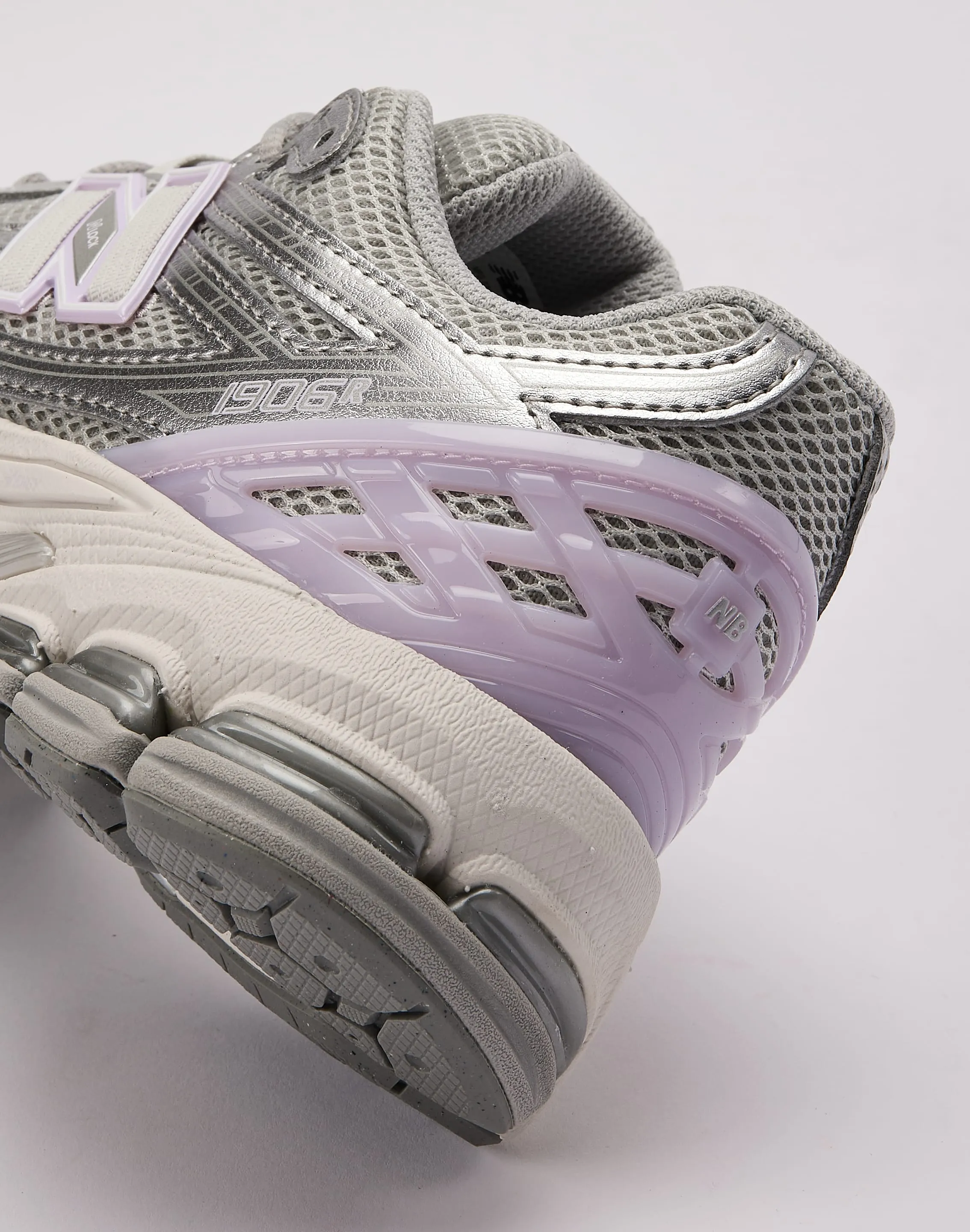 Cool Step New Balance 1906R Grade-School