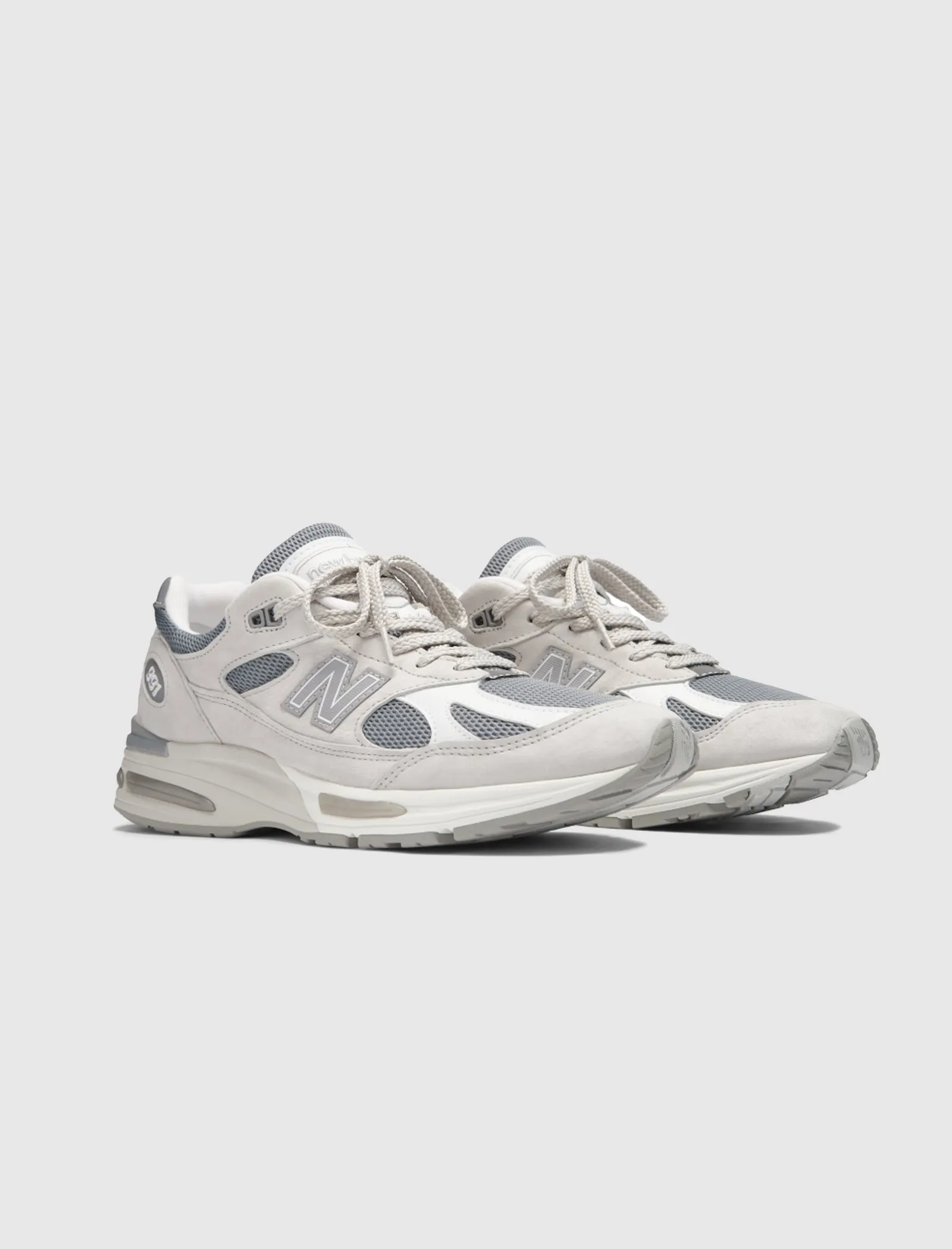 Light Core Versatile MADE IN UK 991 V2 "NIMBUS CLOUD"