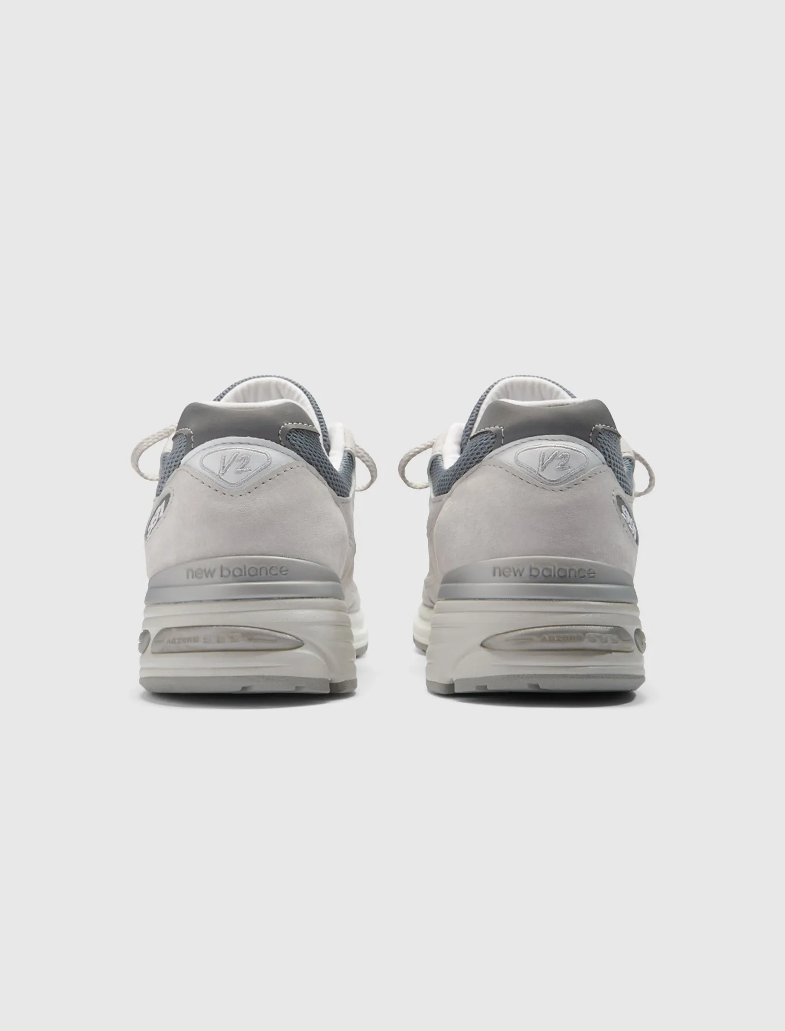MADE IN UK 991 V2 "NIMBUS CLOUD" Light Run