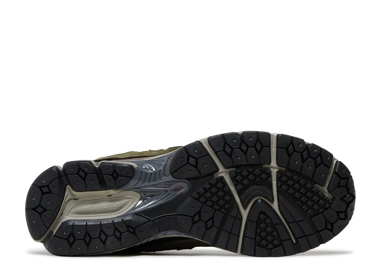 New Balance 2002R Protection Pack Dark Moss Loose Fit Move Around