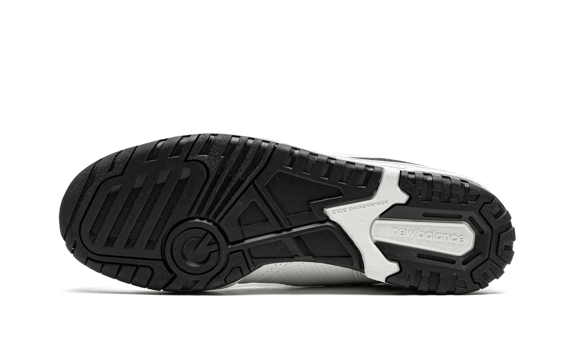 550 "White / Black" Cliff Hike Timeless Appeal