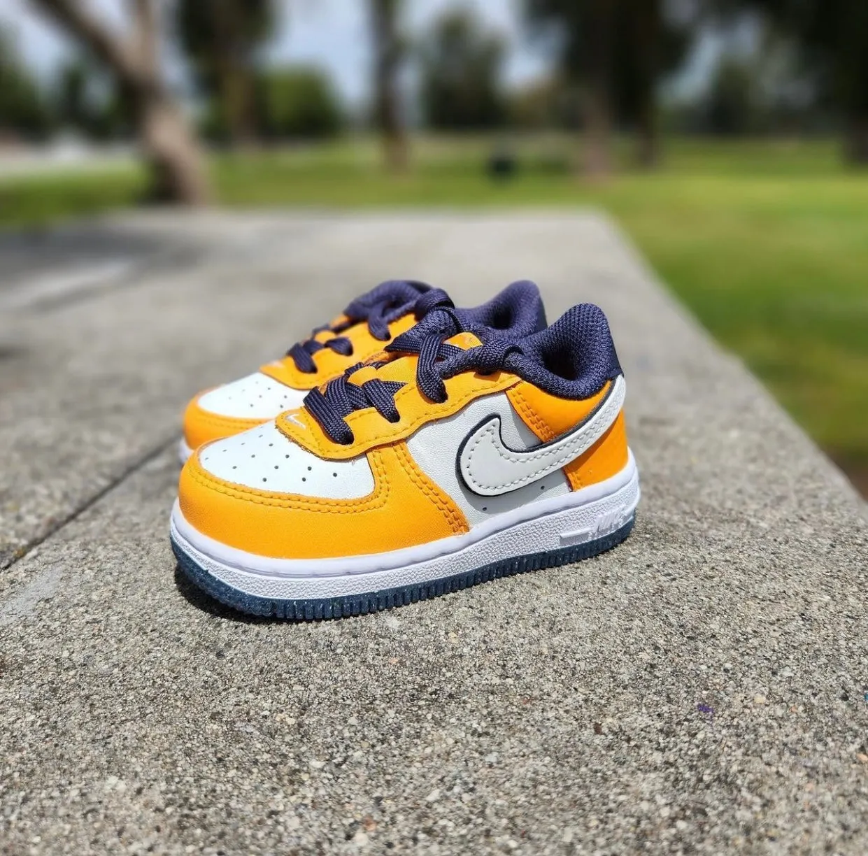 NIKE AIR FORCE 1 ORANGE NAVY WHITE Pull on