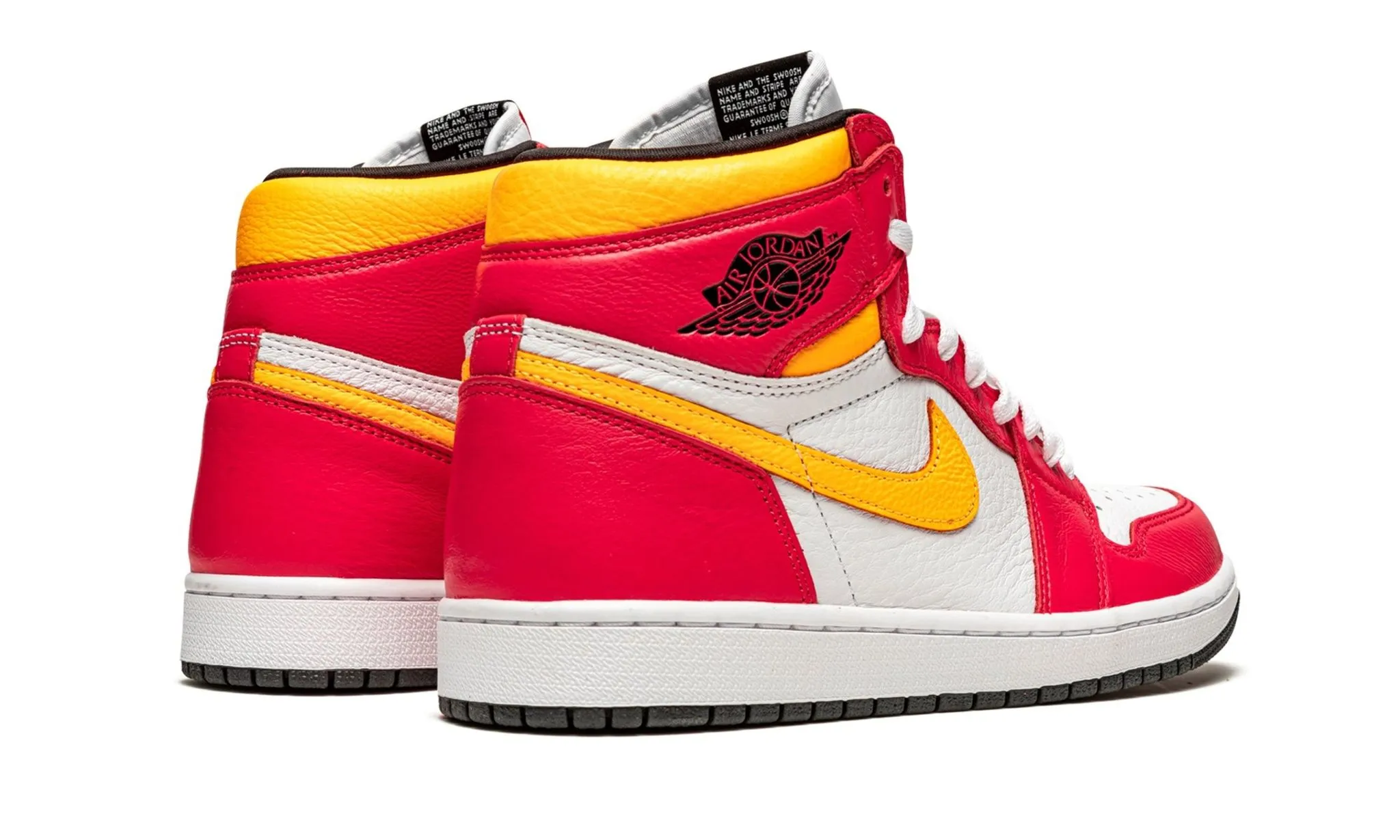 Air Jordan 1 Retro High OG Light Fusion Red Versatile Upper Outdoor Ready