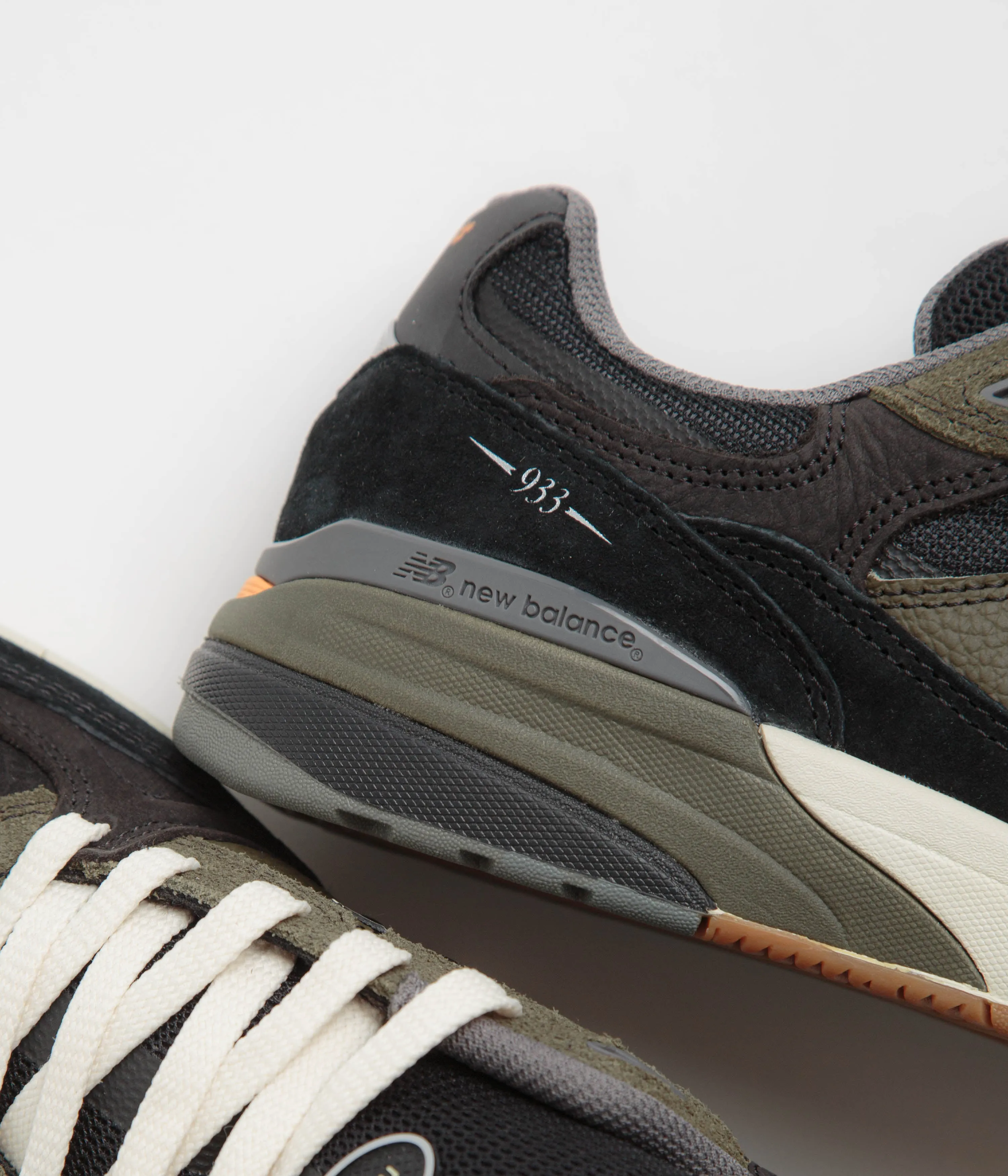 Casual Move Reinforced Heel Support New Balance Numeric 933 Andrew Reynolds Shoes - Black / Olive