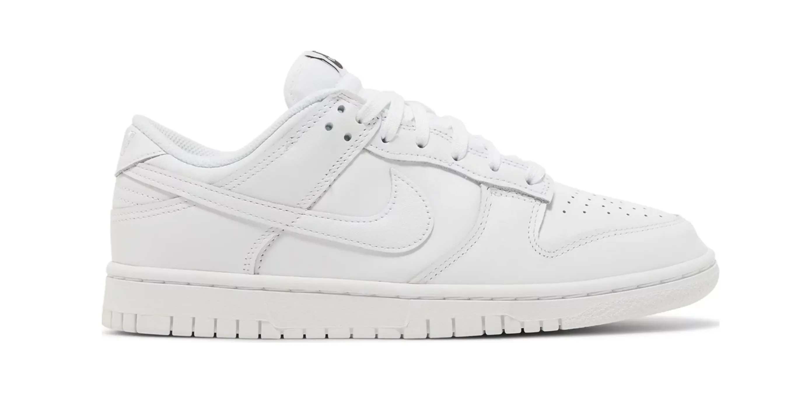 NIKE DUNK LOW TRIPLE WHITE Alley Walk