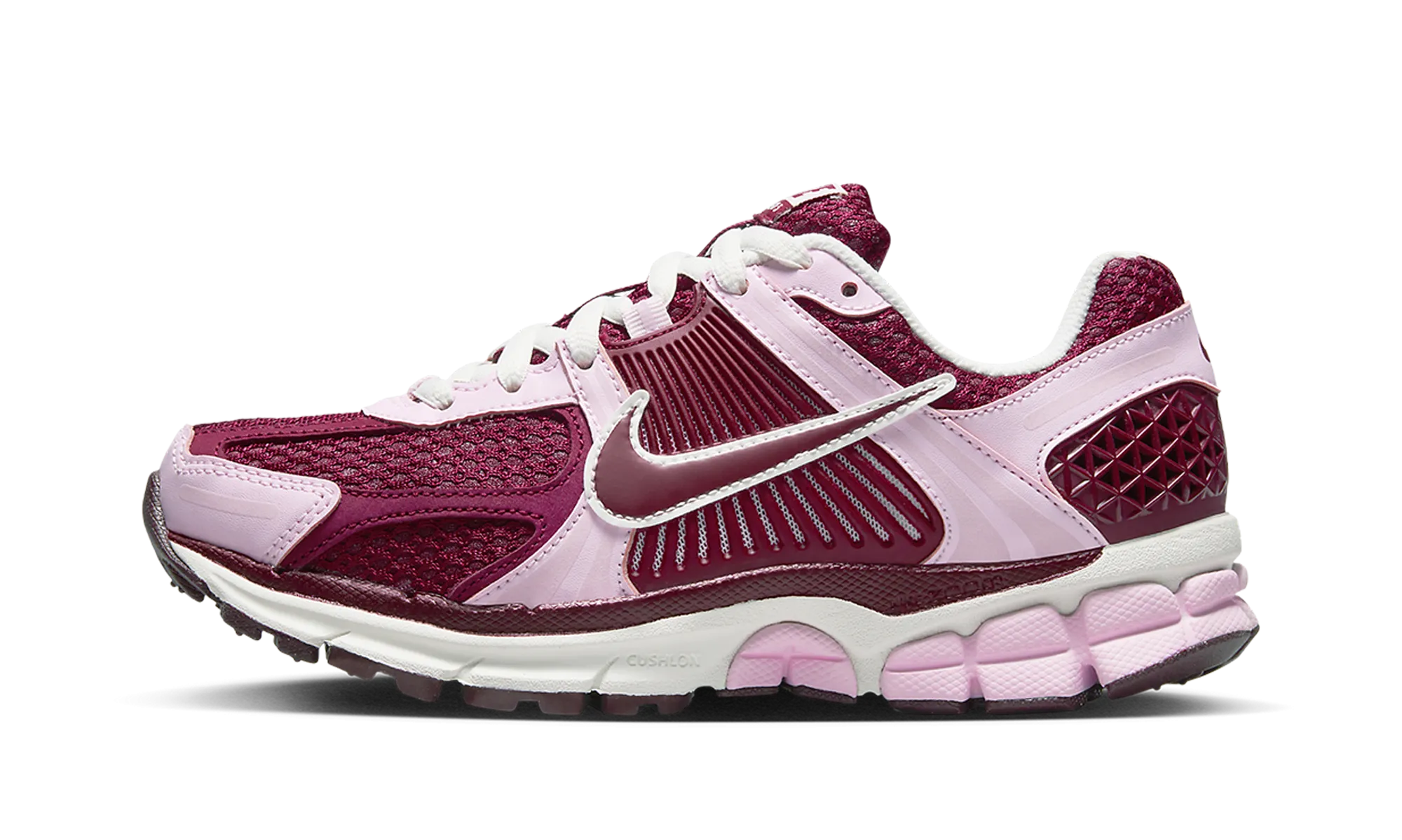 ZOOM VOMERO 5 WMNS "Pink Foam" experienced runner shoes running in an airport area shoes