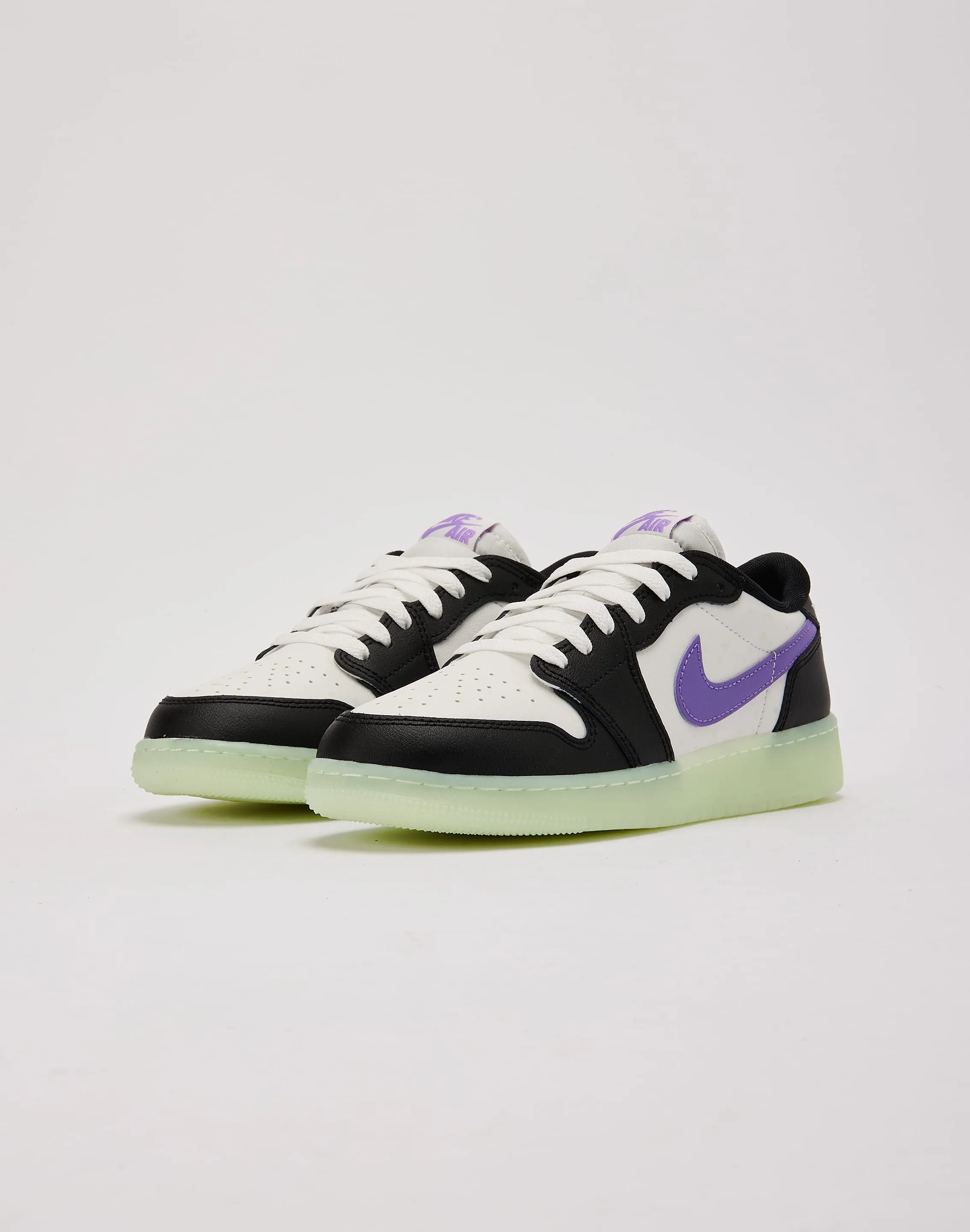 Jordan Air Jordan 1 Retro Low OG 'Black Raspberry' Grade-School Trail Ease