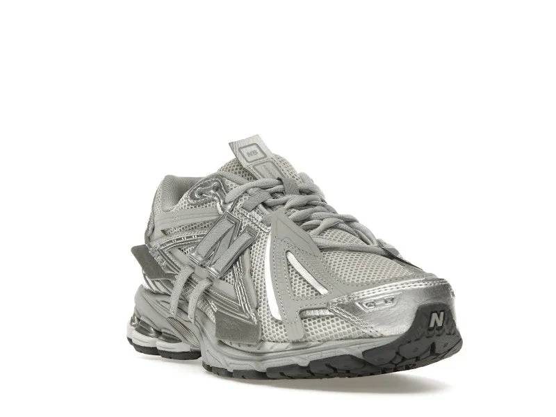 Mom Fit New Balance 1906A Concrete Silver Metallic