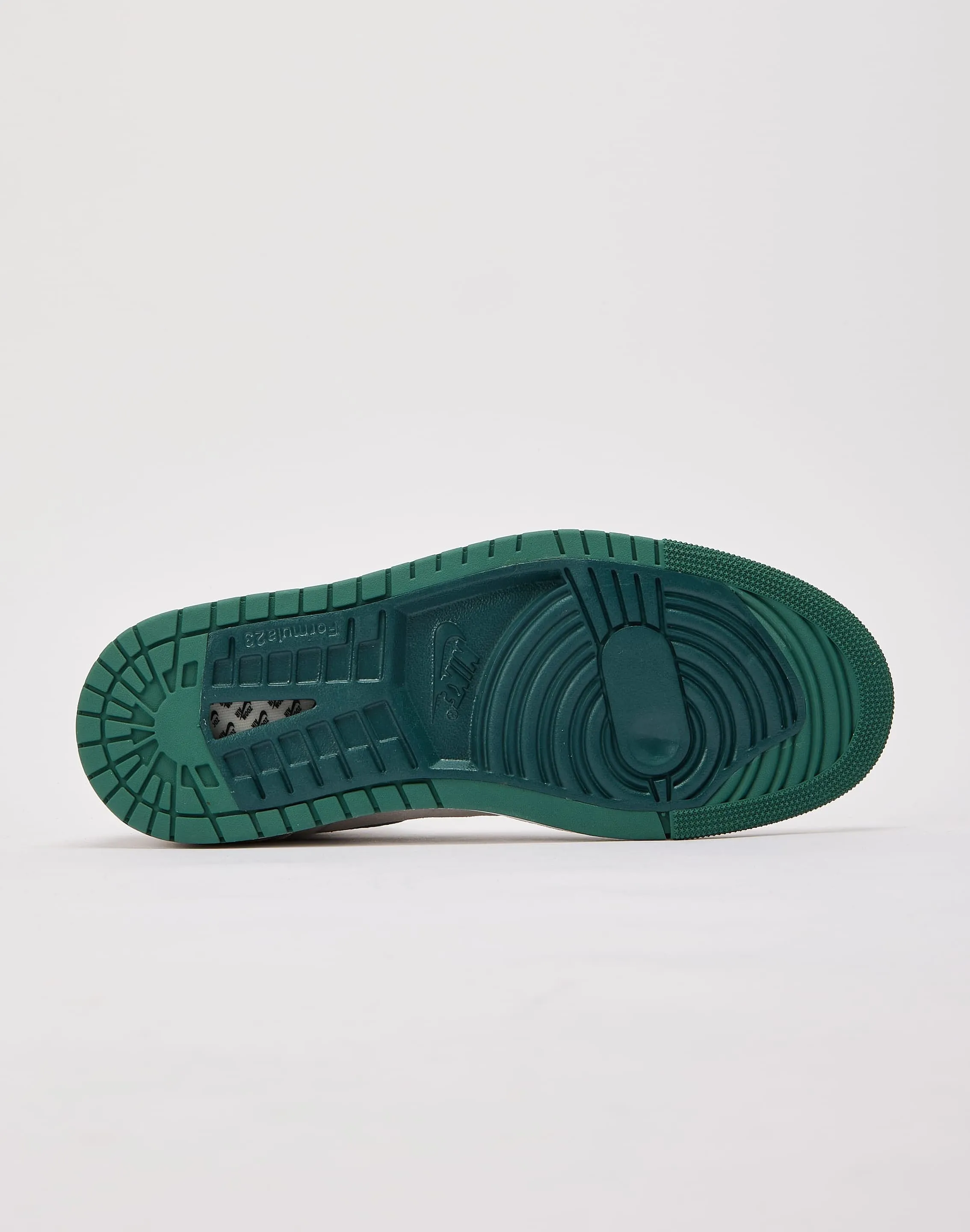 group walk Zip Fast Jordan Air Jordan 1 High Zoom CMFT 2
