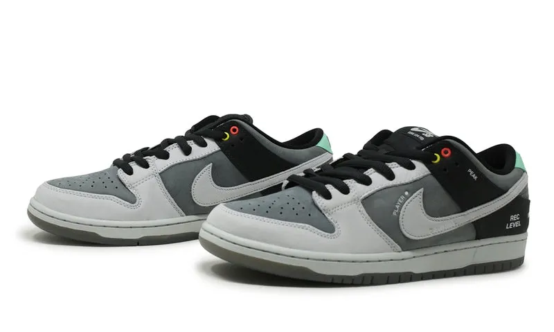 On The Move Round Edge Nike SB Dunk Low VX1000
