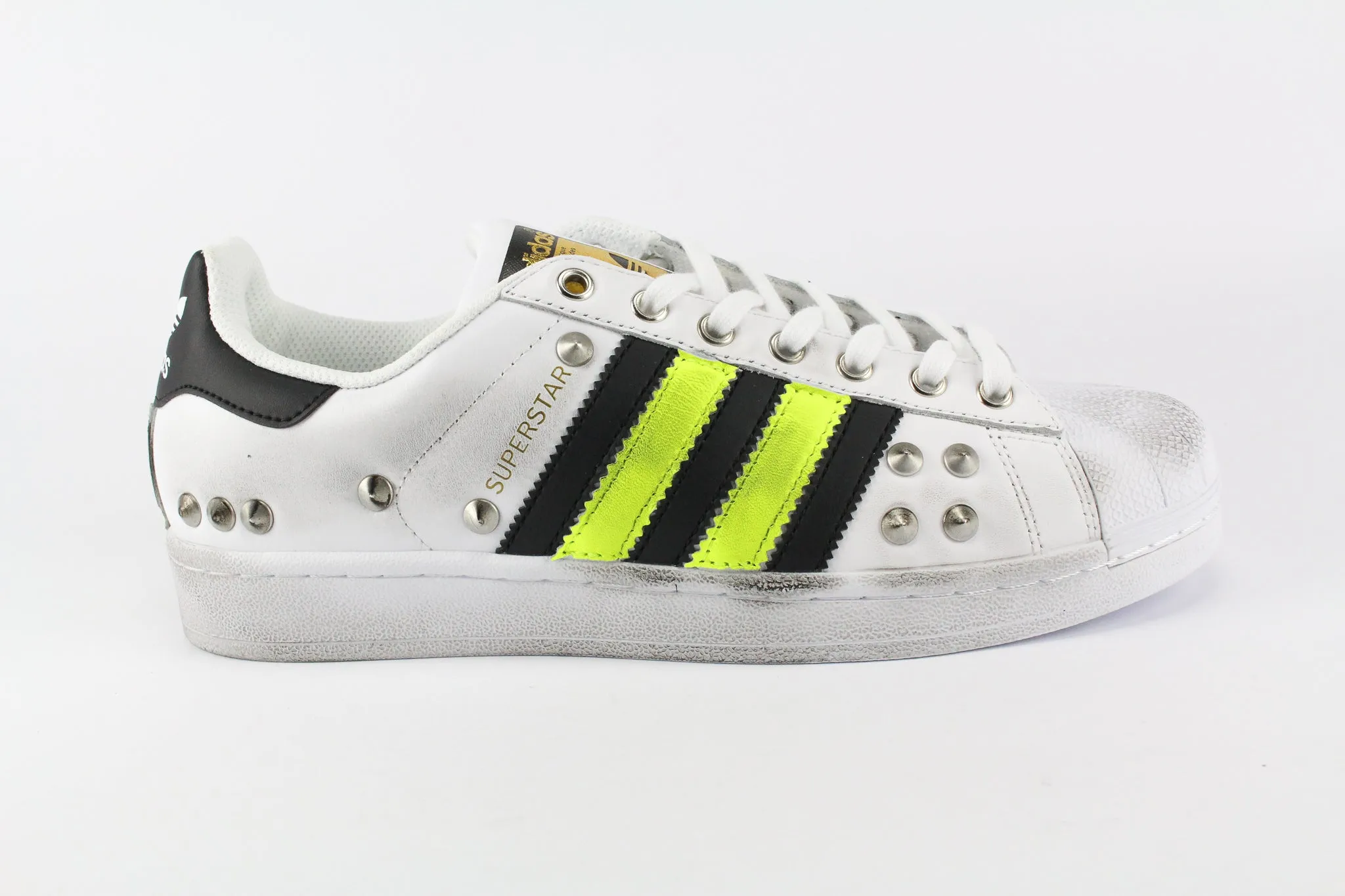 Adidas Superstar Fluo & Borchie MoistureWicking Weekday Style