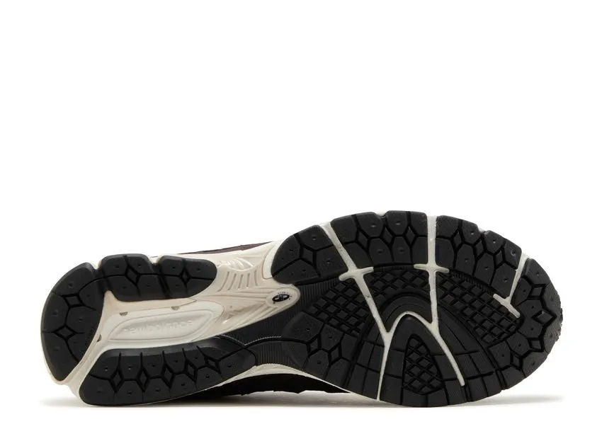 Flat Sole New Balance 2002R Gore-Tex Black Coffee