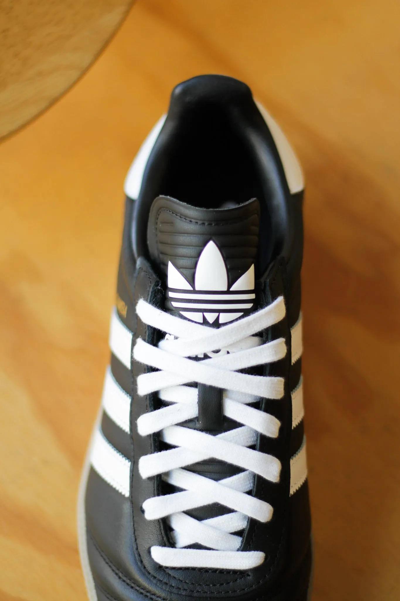 Punch-Hole ADIDAS SAMBA JP "CORE BLACK/CLOUD WHITE" Supportive