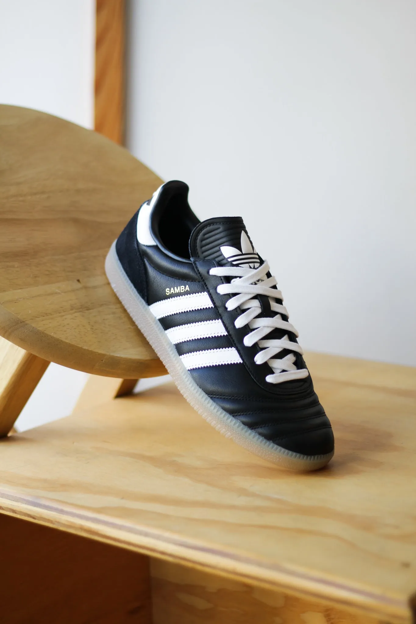 Punch-Hole ADIDAS SAMBA JP "CORE BLACK/CLOUD WHITE" New In Weekend Casual