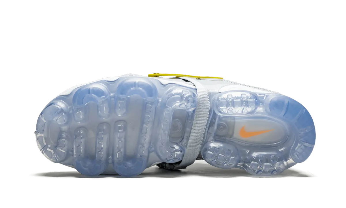 foot - flexibility running shoes Air VaporMax Plus "On Air - Paris Works In Progress"