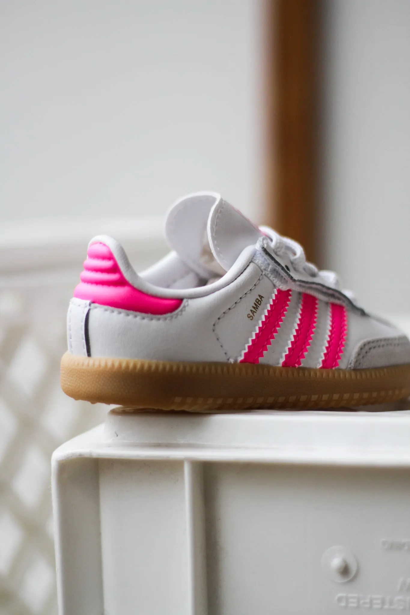 ADIDAS SAMBA OG (TD) "CLOUD WHITE/LUCID PINK/GUM" tight-fit Earth Base