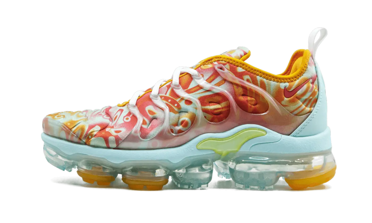 running in a gorge area shoes tempo running AIR VAPORMAX PLUS QS MNS WMNS