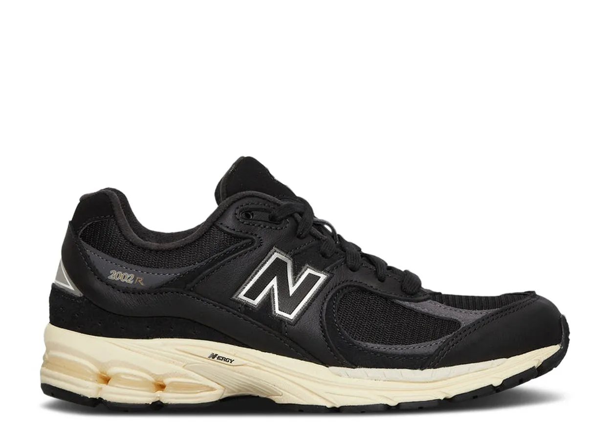 New Balance 2002R Black Vintage Bronze Warm Go Light