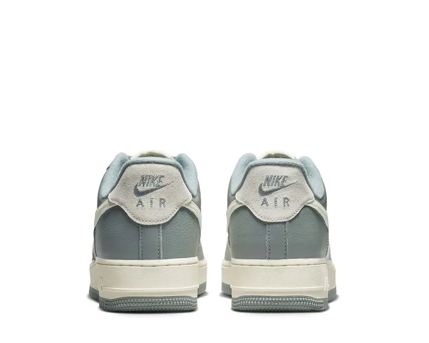 Timeless Look Nike Air Force 1 07 LX