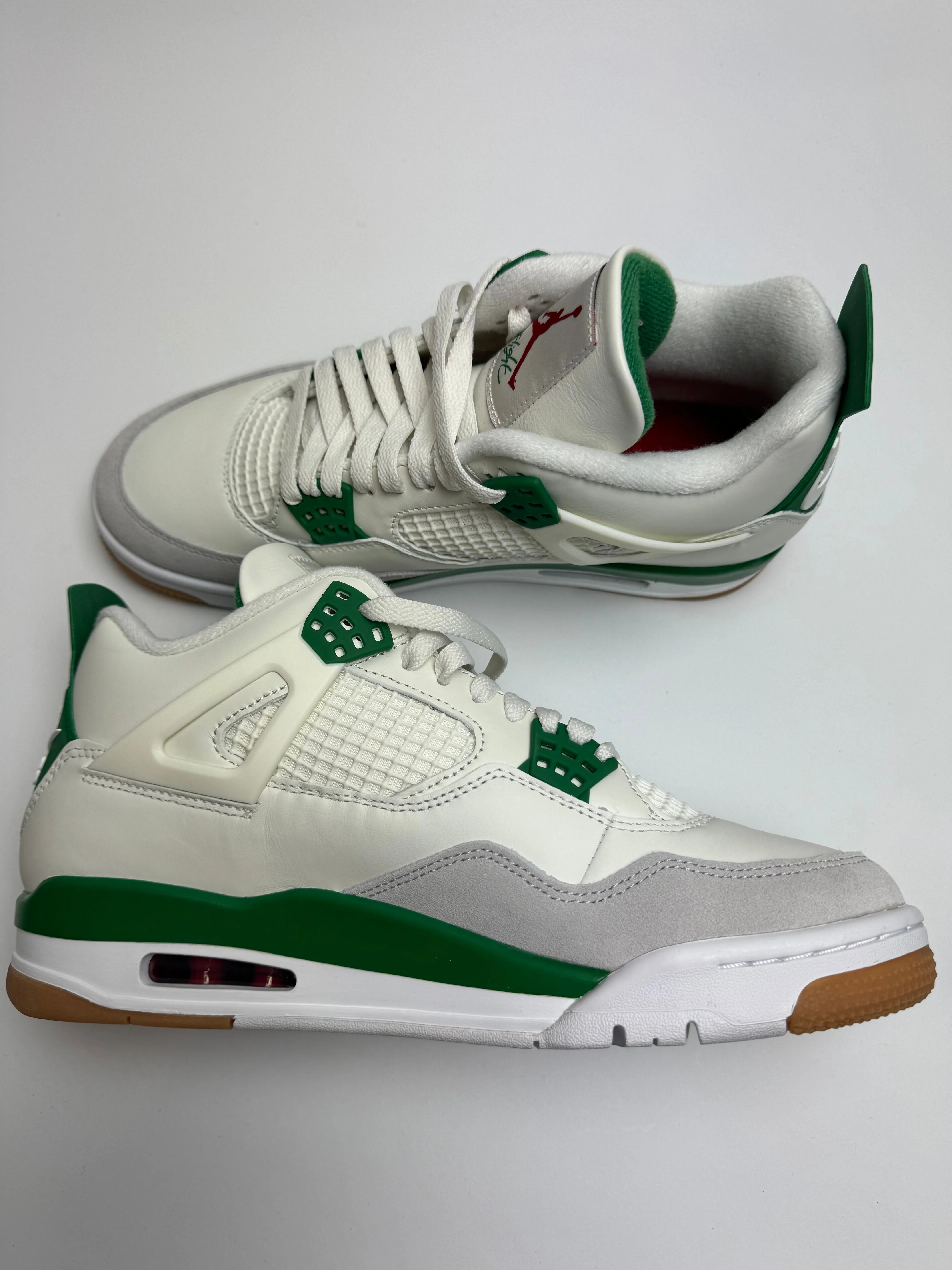 Air Jordan 4 SB "Pine Green" Smooth Soles Walkable Comfort