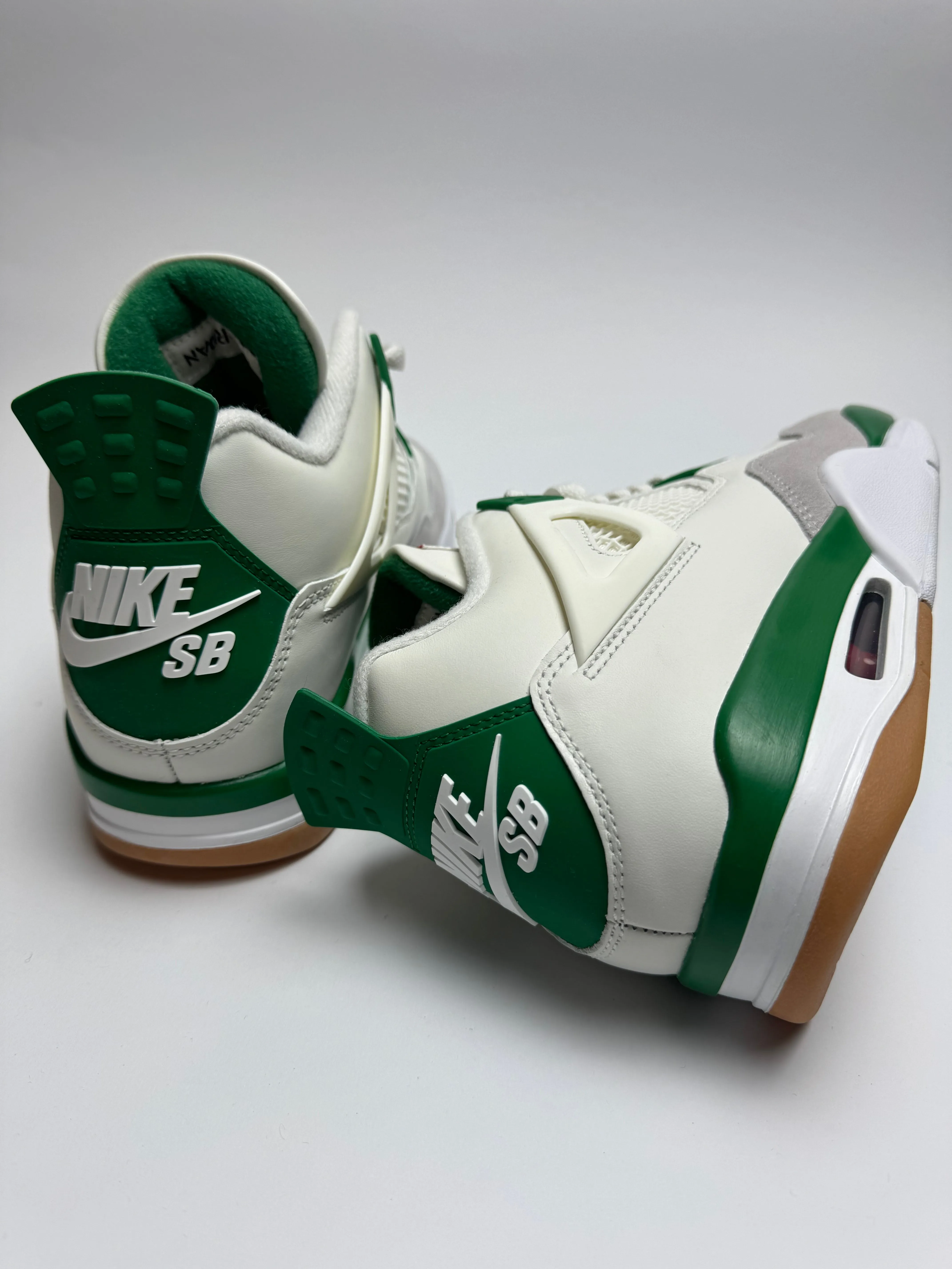 Urban Runner Tunnel Trek Air Jordan 4 SB "Pine Green"