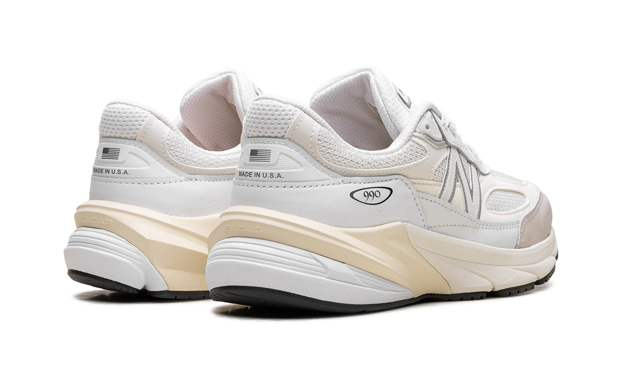 Weekend Outfit 990v6 "Made in USA - White Sea Salt"