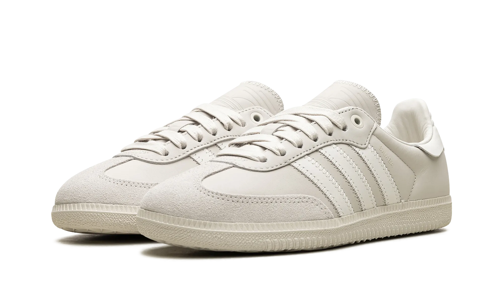 Samba "Pharrell Williams - Cloud White" slim fit Shopping Look