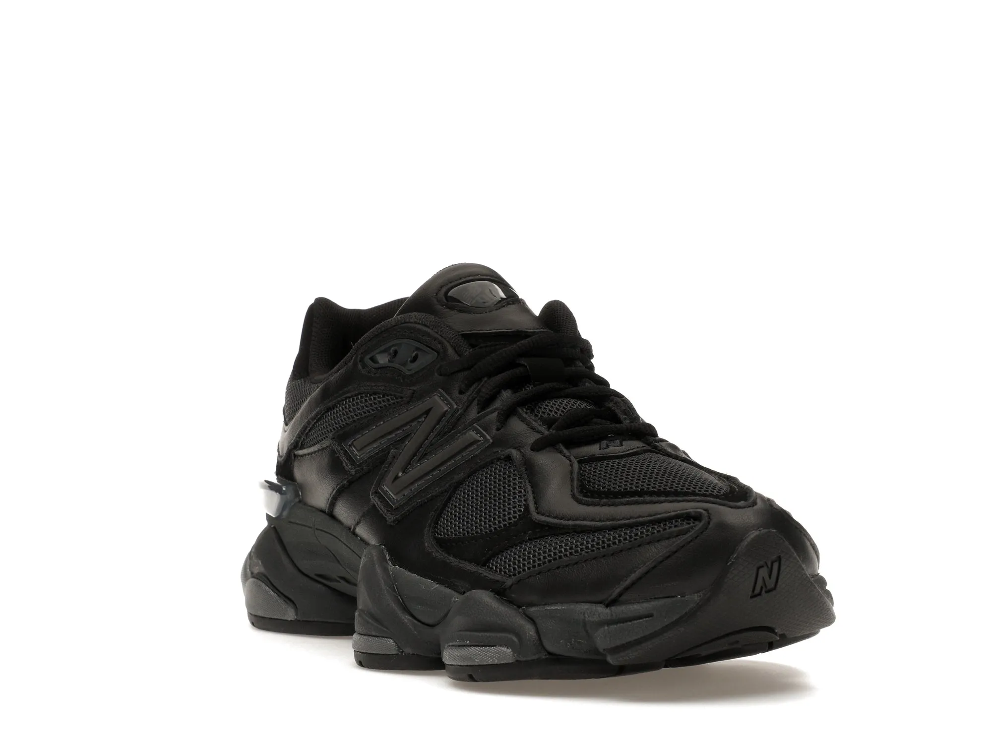 Strap Mode New Balance 9060 Triple Black Leather