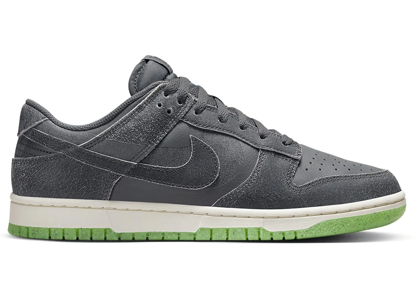 Nike Dunk Low Halloween (2022) Pet Hike Block Stride