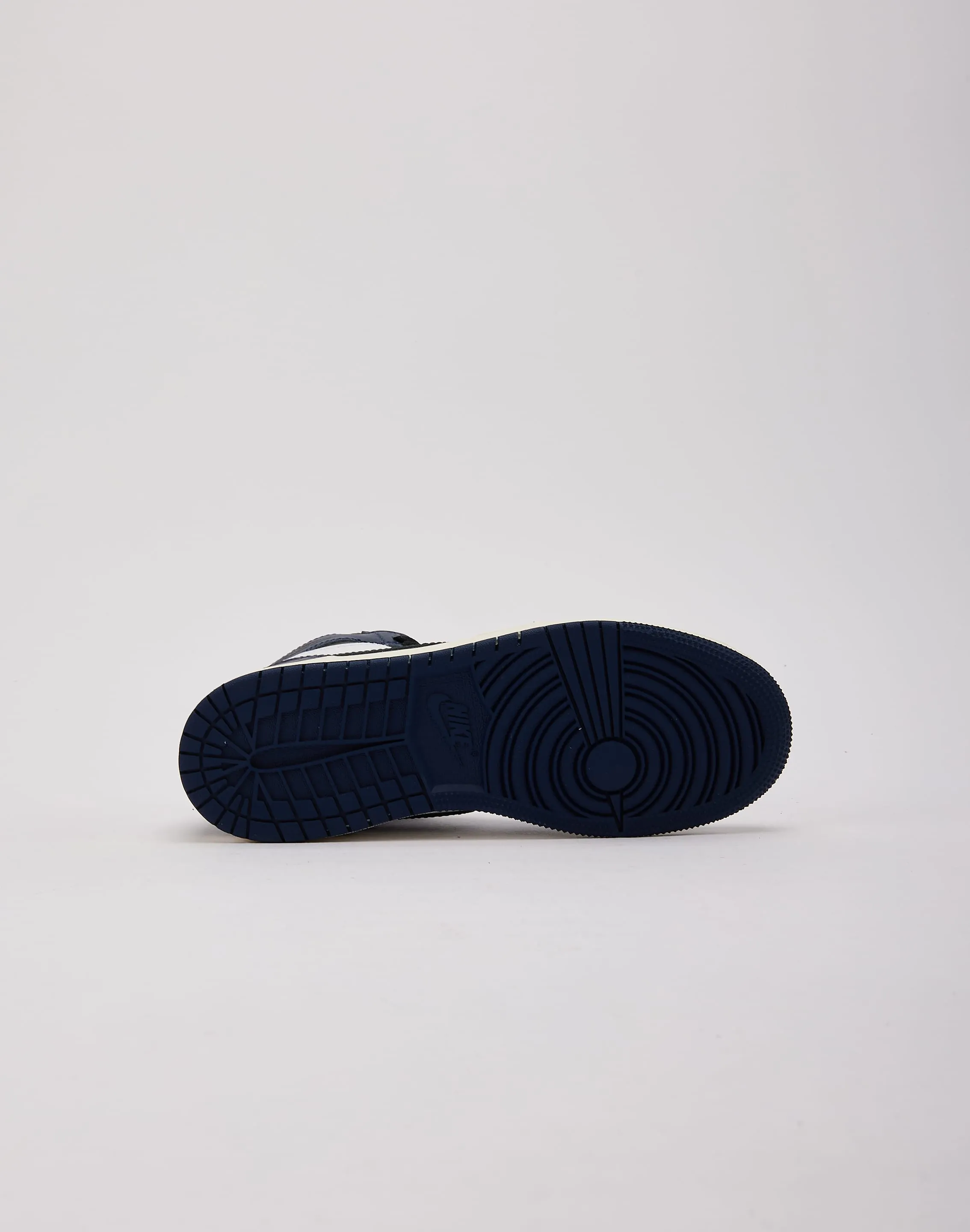 Comfort Upper Jordan Air Jordan 1 Retro High OG 'Midnight Navy' Grade-School