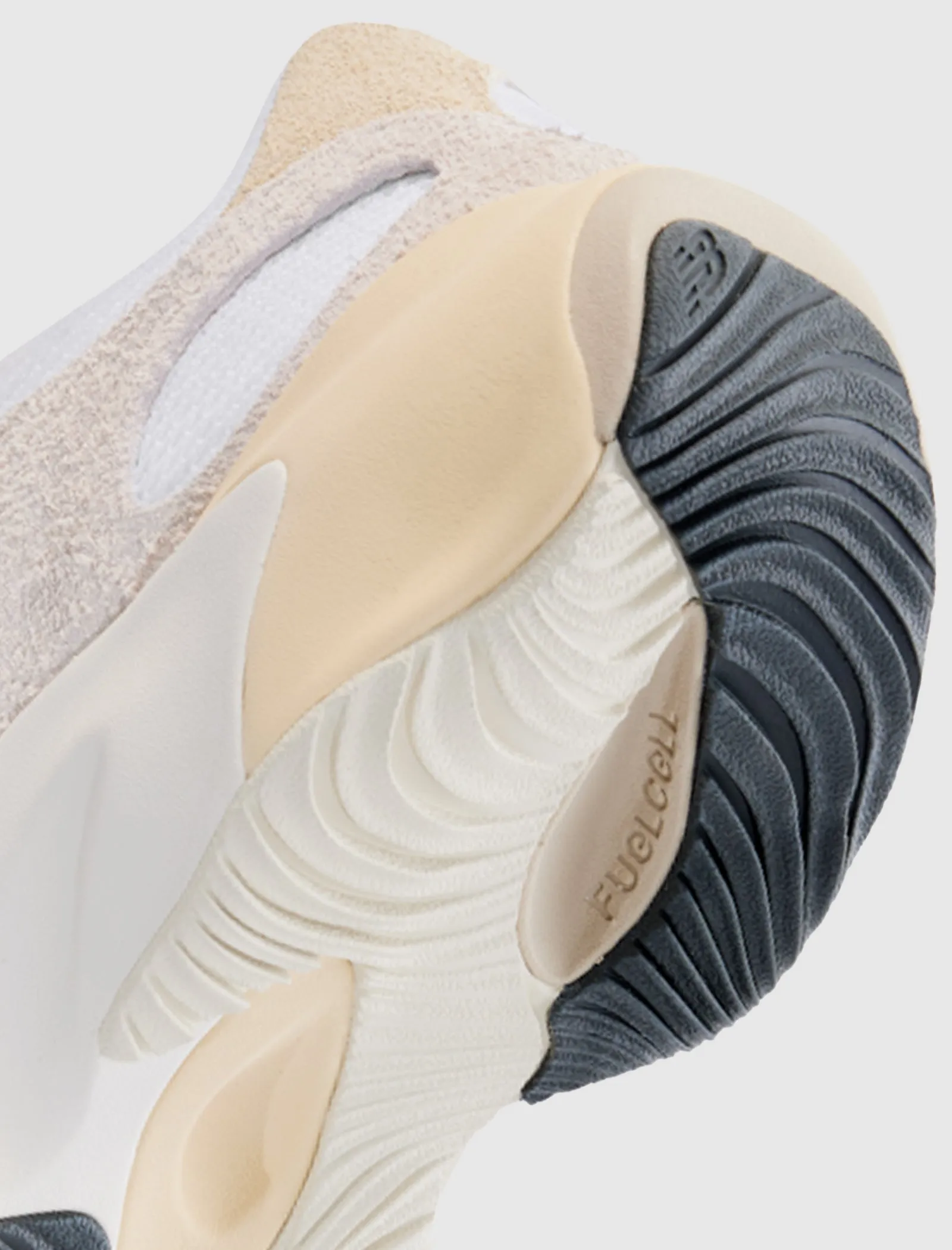 WARPED RUNNER "WHITE BEIGE" Classic Base Wet Land