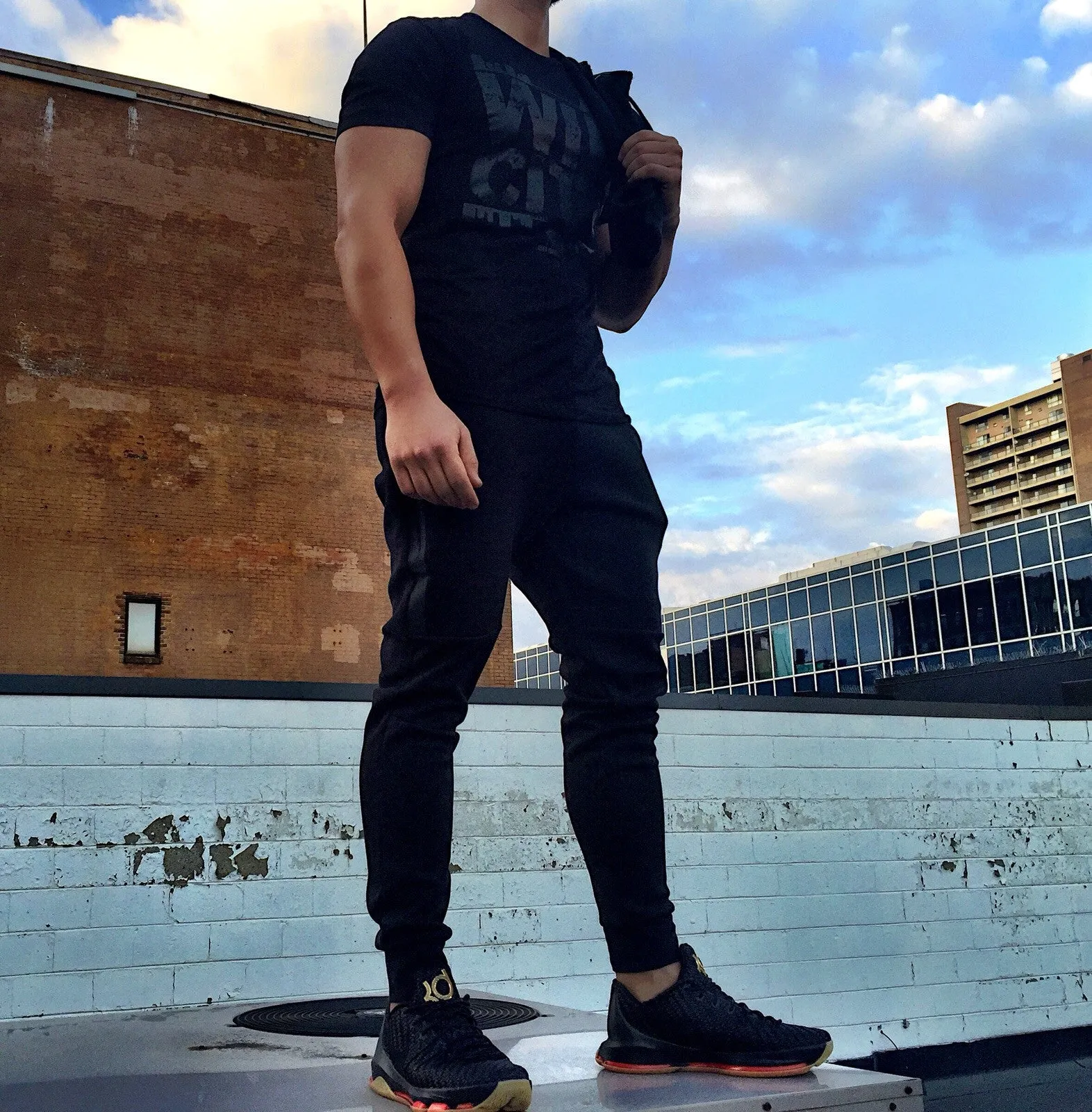 Summer Base WIN CITY BLACK OUT TEE Modern