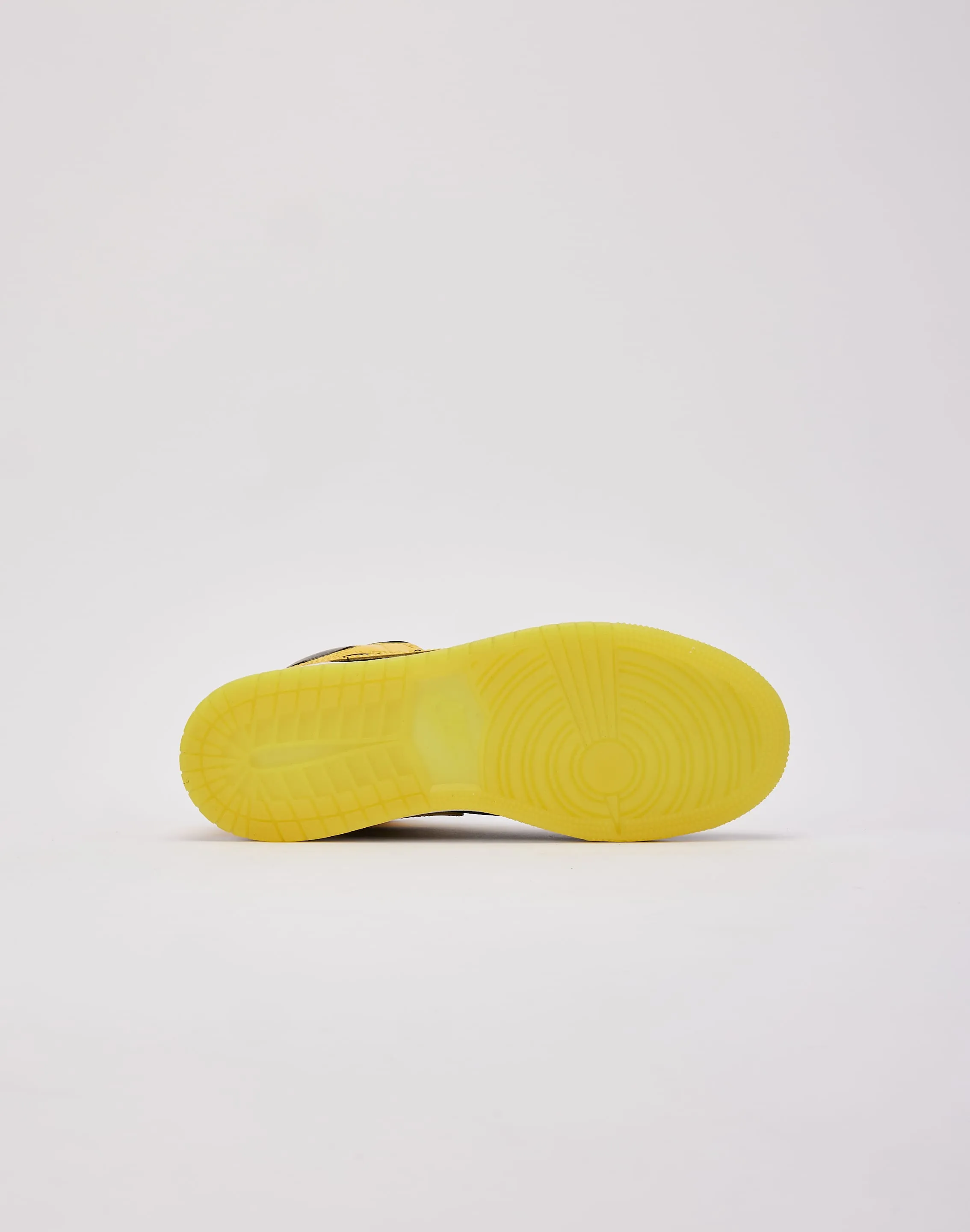 Jordan Air Jordan 1 Mid SE 'New Love' Grade-School Arch support