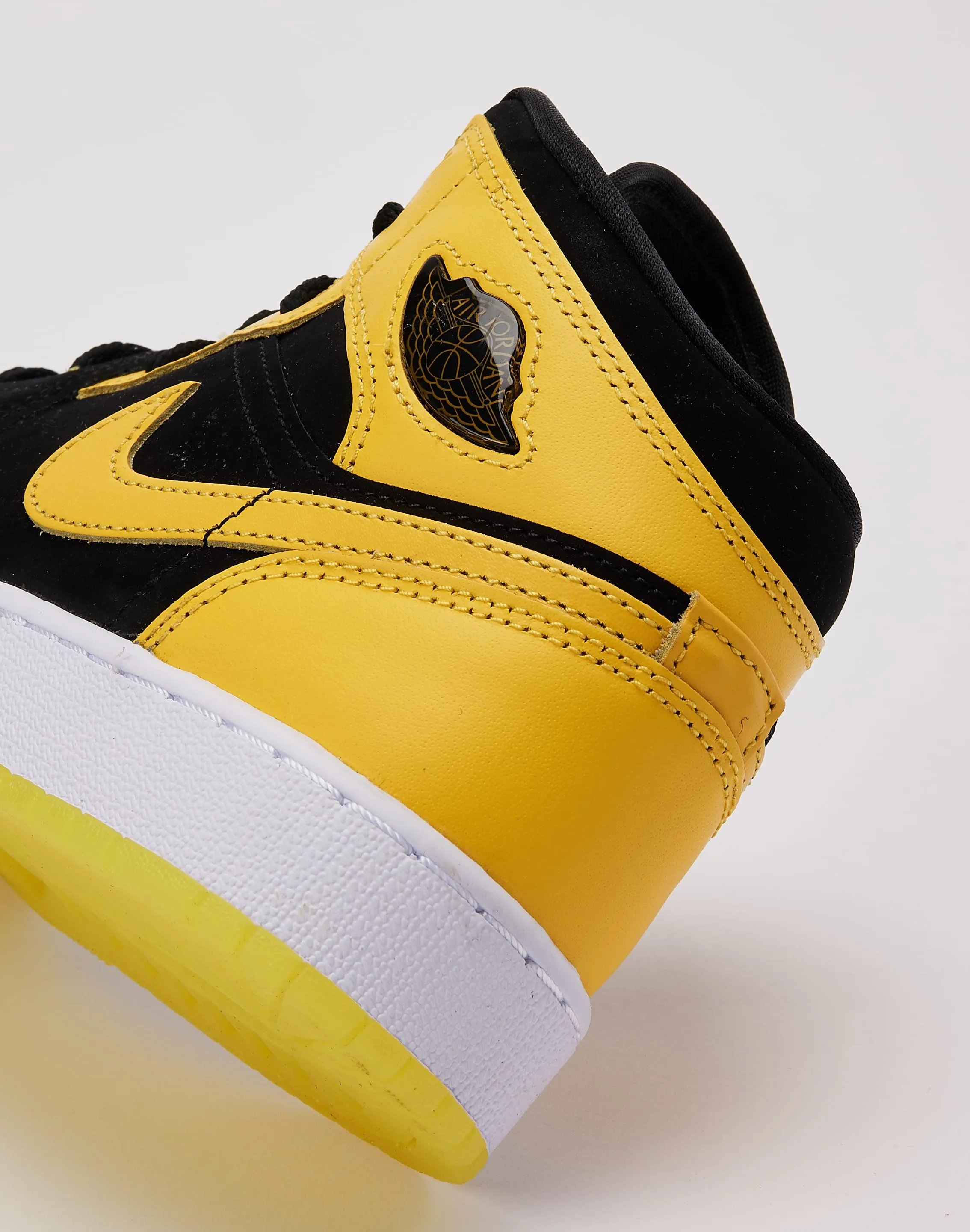 Pastel tone Jordan Air Jordan 1 Mid SE 'New Love' Grade-School