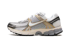 Zoom Vomero 5 "Platinum Tint Metallic Gold" outdoor sole patent leather shoes