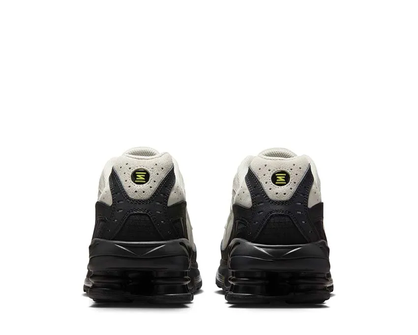 running in a levee area shoes Nike Shox Ride 2 "Black Phantom"